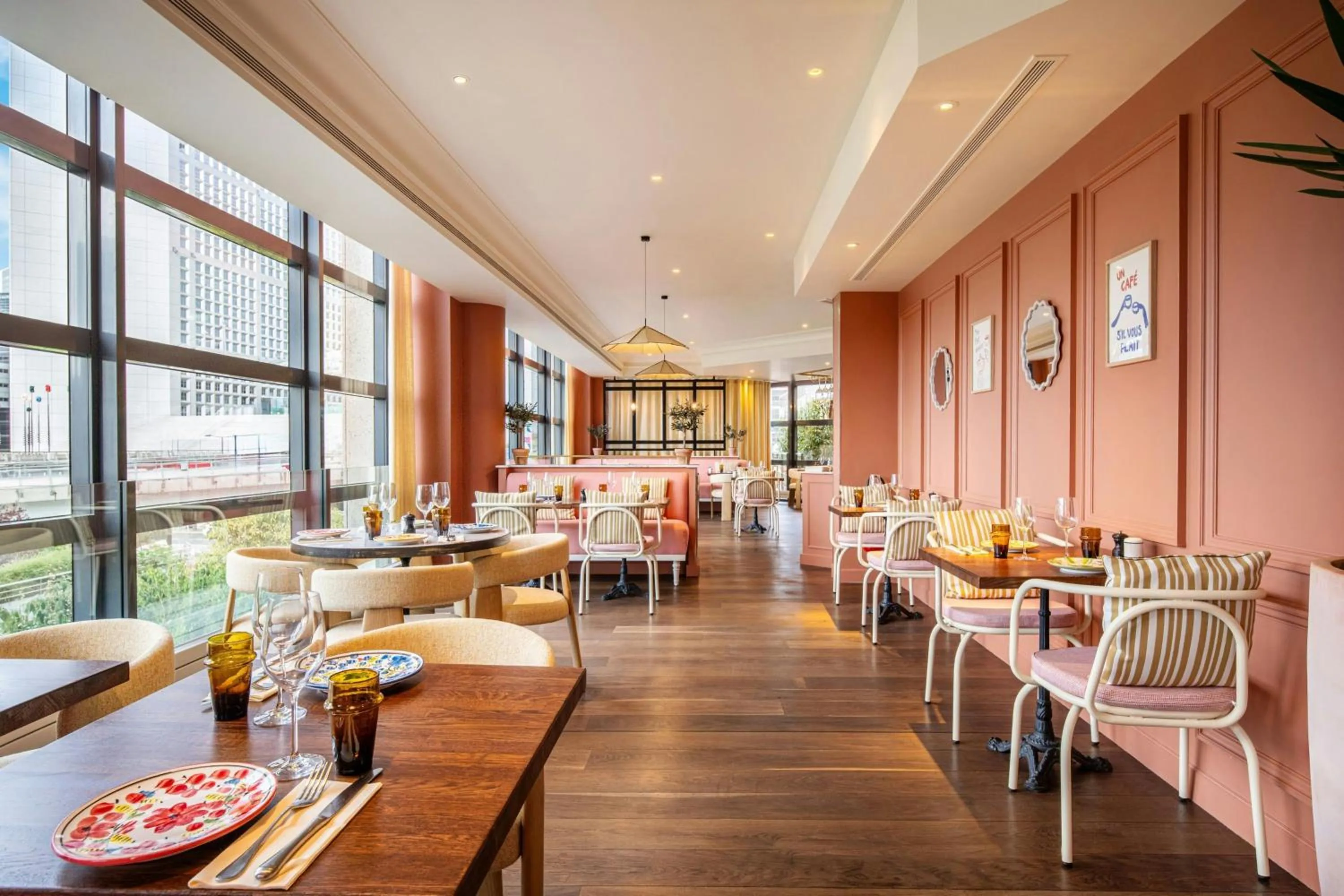 Restaurant/places to eat in Renaissance Paris La Defense Hotel