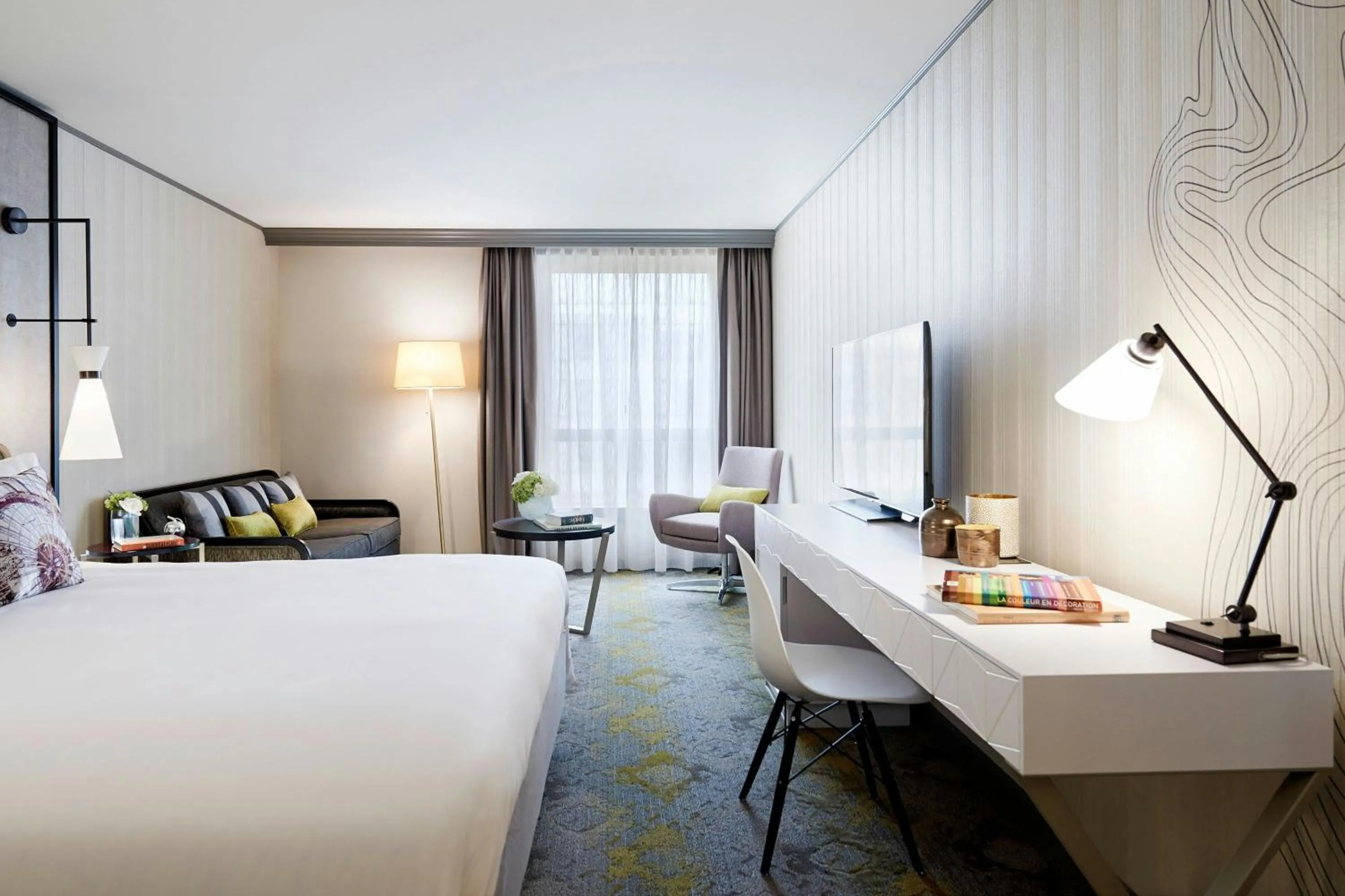 Photo of the whole room, Bed in Renaissance Paris La Defense Hotel