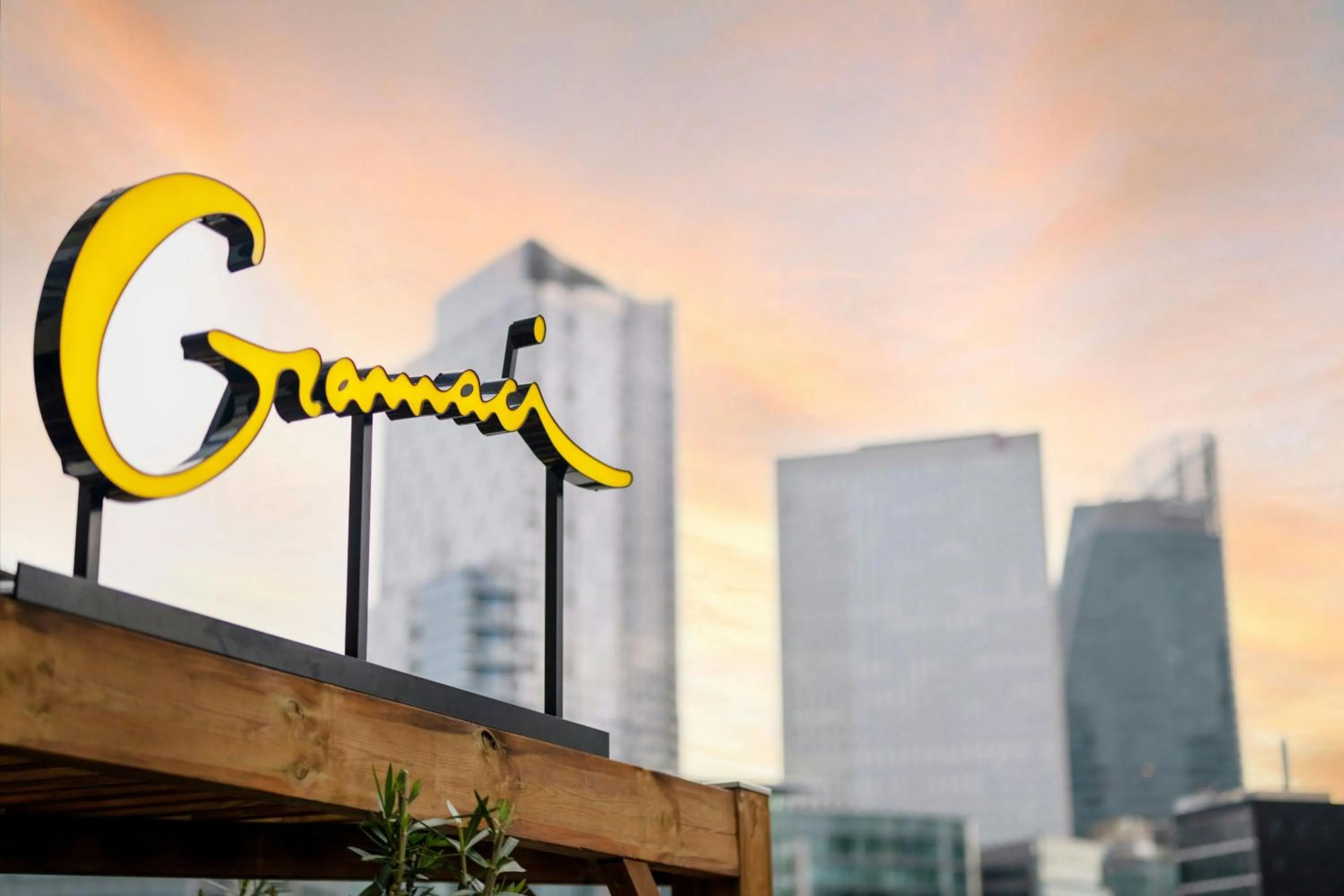 Property building in Renaissance Paris La Defense Hotel