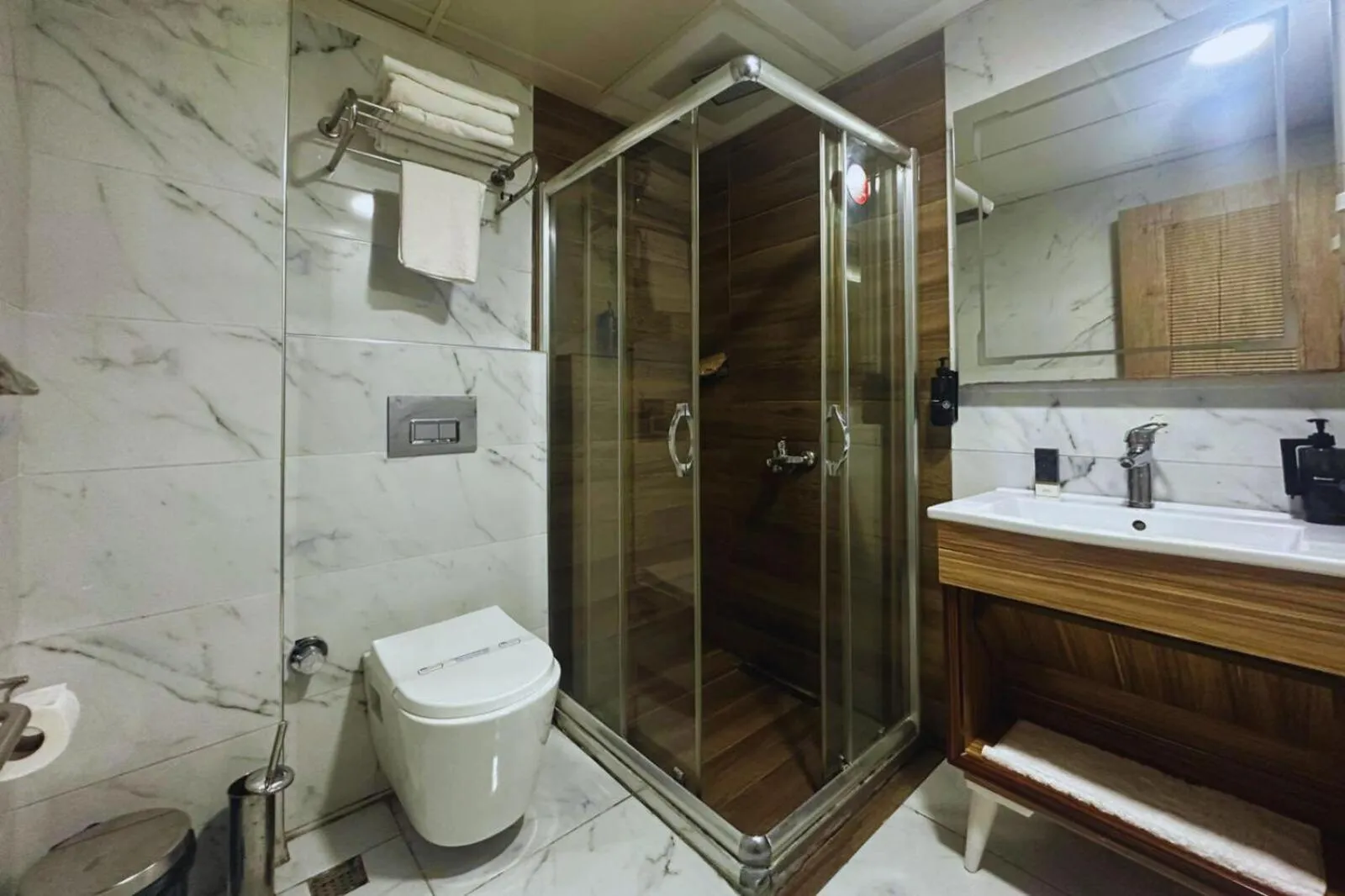 Shower in Dem İstanbul Airport Hotel