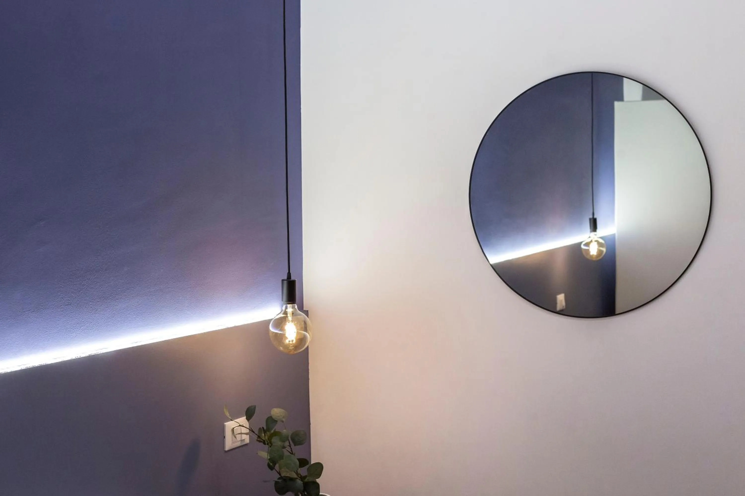 Communal lounge/ TV room in Lovely guest-room with private bathroom