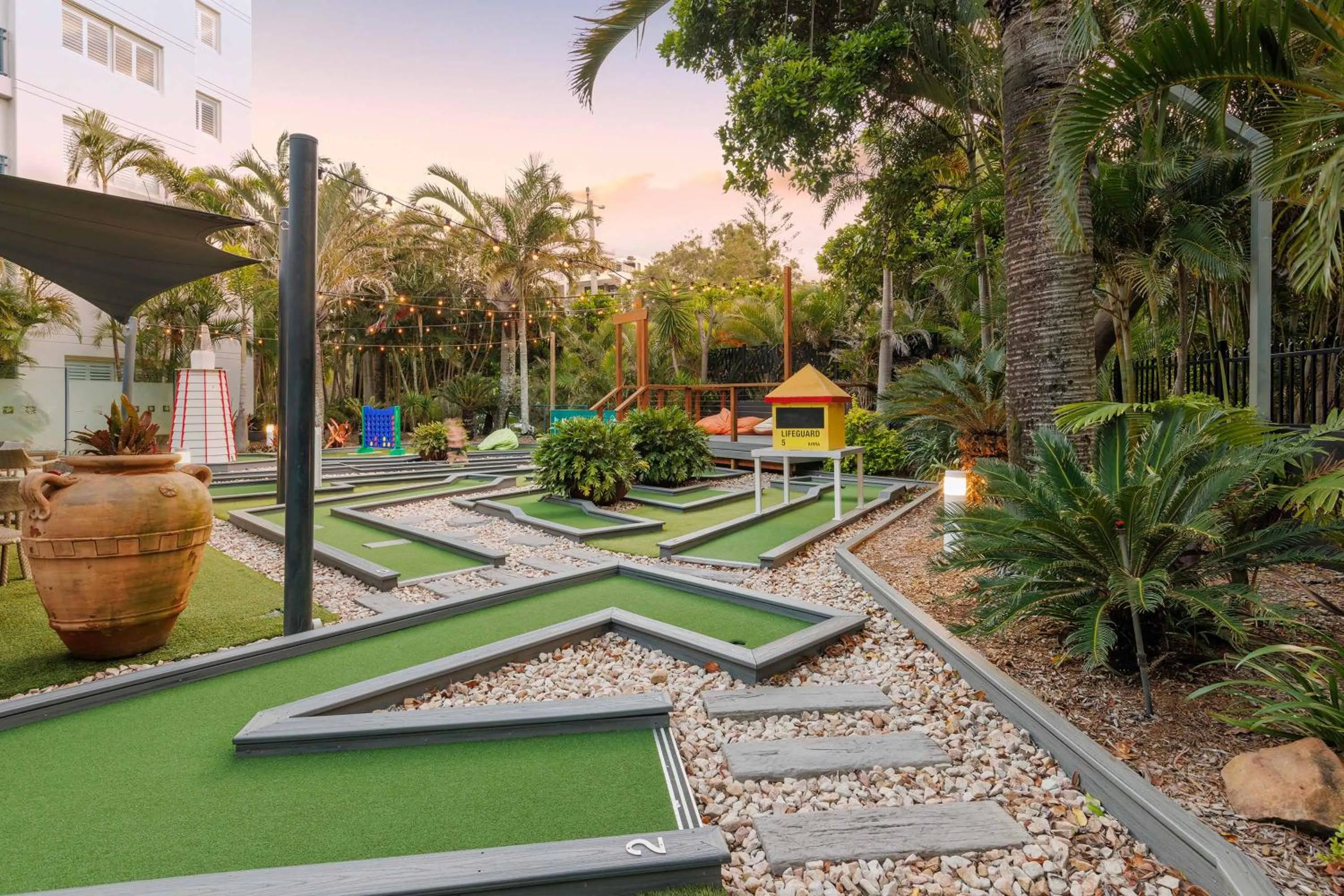 Minigolf in Club Wyndham Kirra Beach
