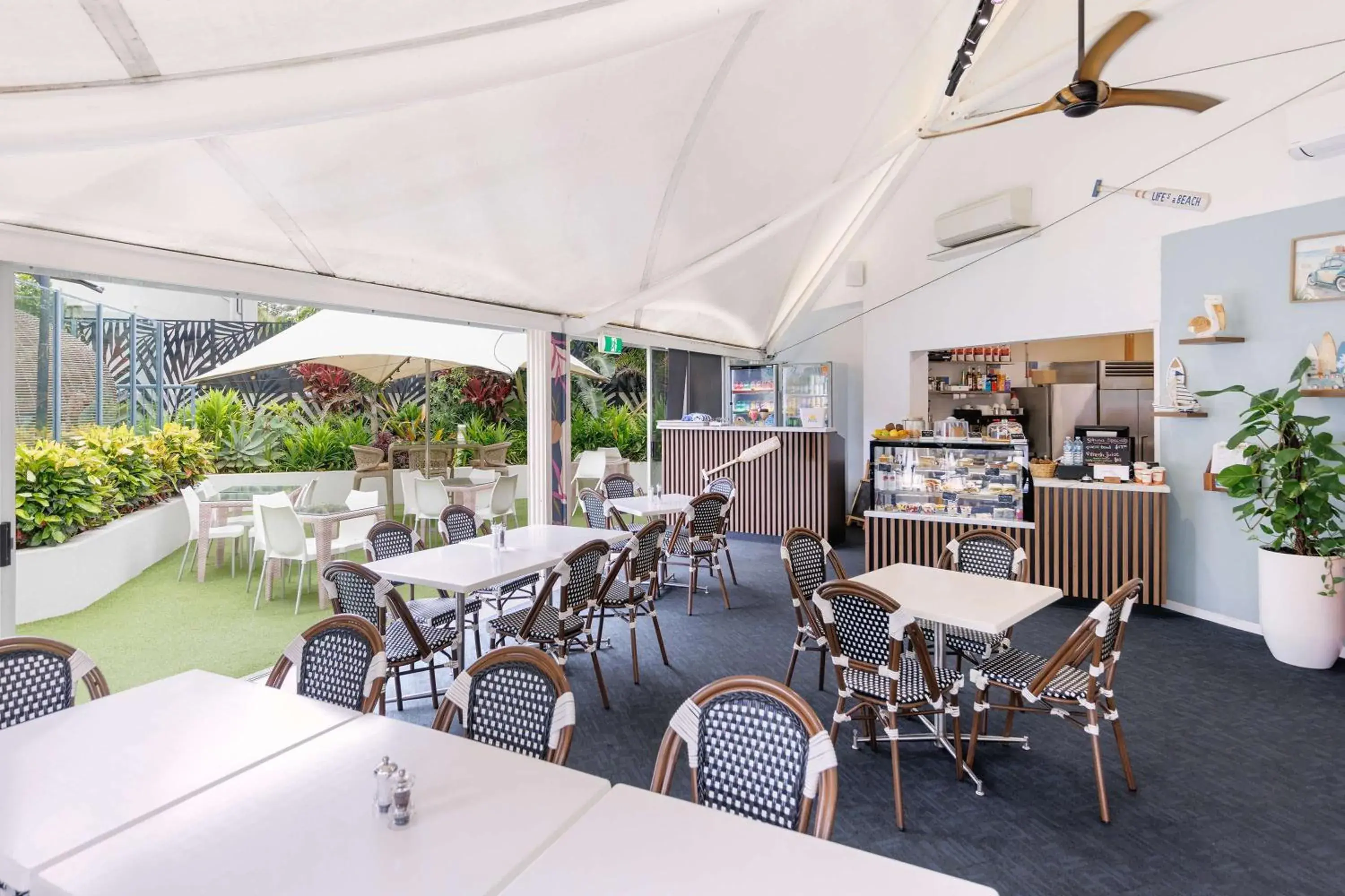 Restaurant/places to eat in Club Wyndham Kirra Beach Restaurant/places to eat in Club Wyndham Kirra Beach