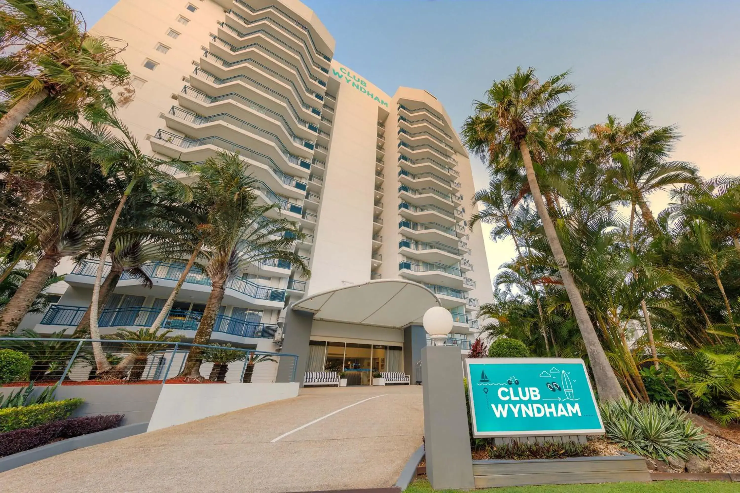 Property building in Club Wyndham Kirra Beach Property building in Club Wyndham Kirra Beach