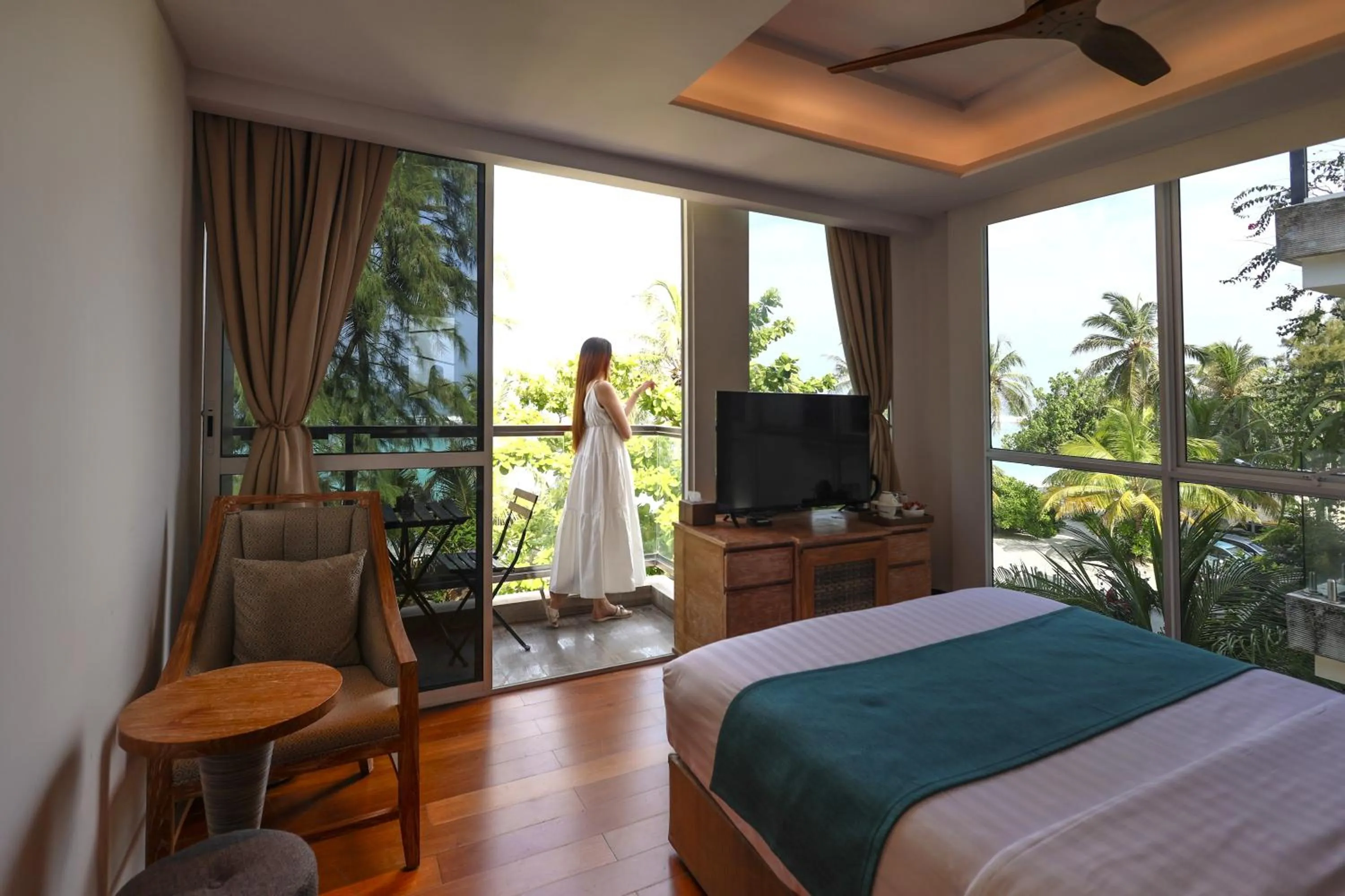 Photo of the whole room, Bed in Seasalter Maldives