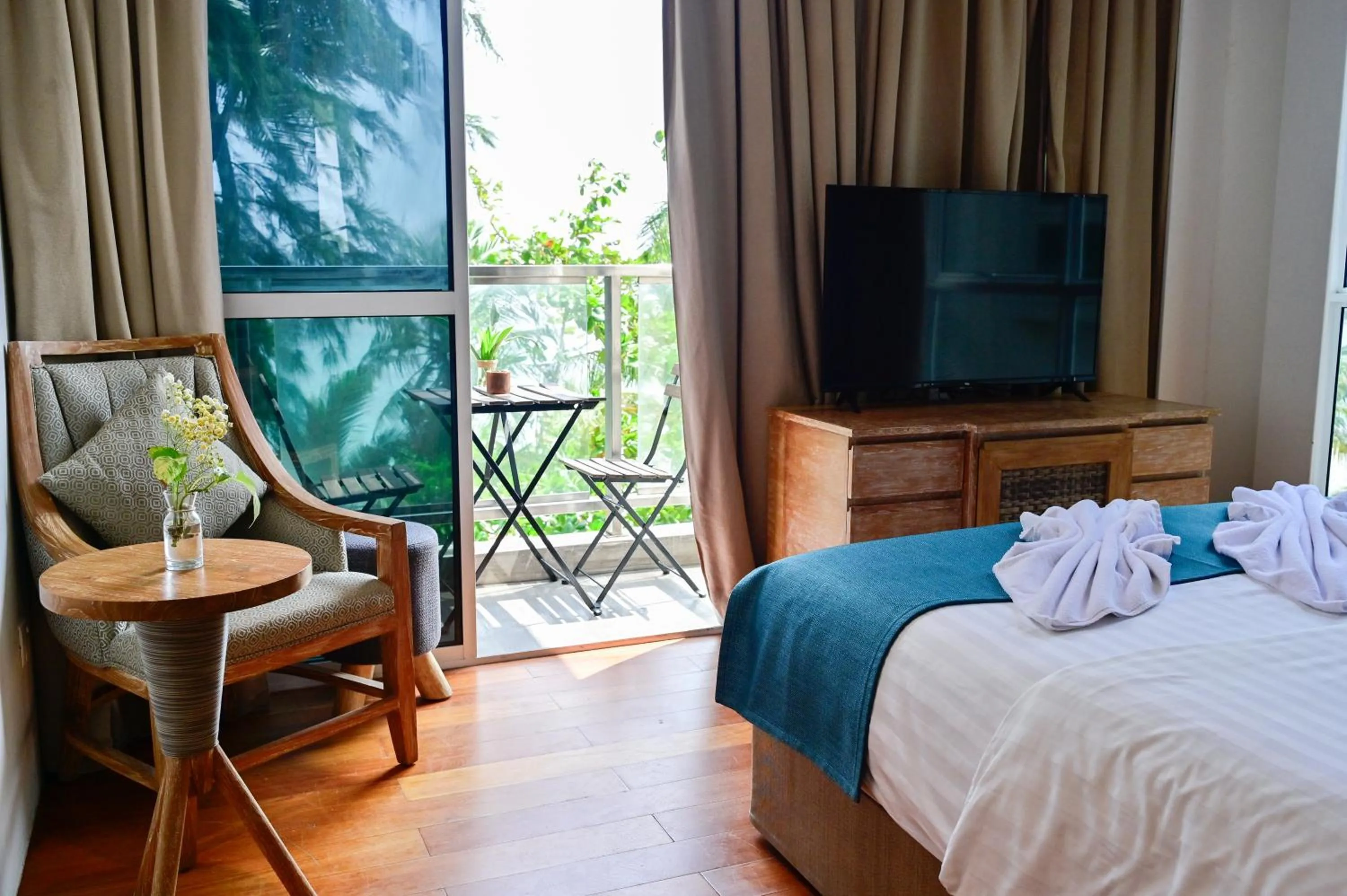 Balcony/Terrace, Bed in Seasalter Maldives