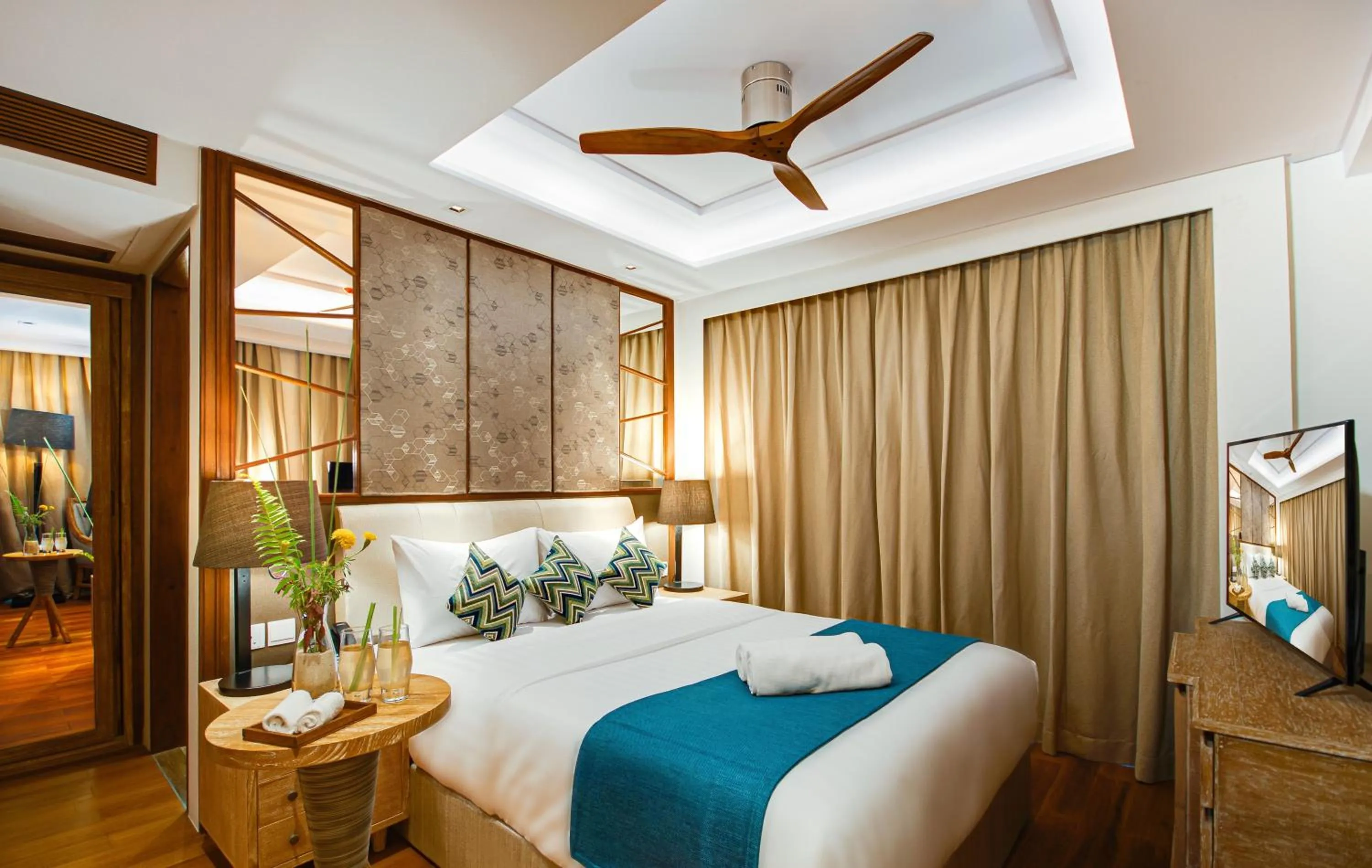 Photo of the whole room, Bed in Seasalter Maldives