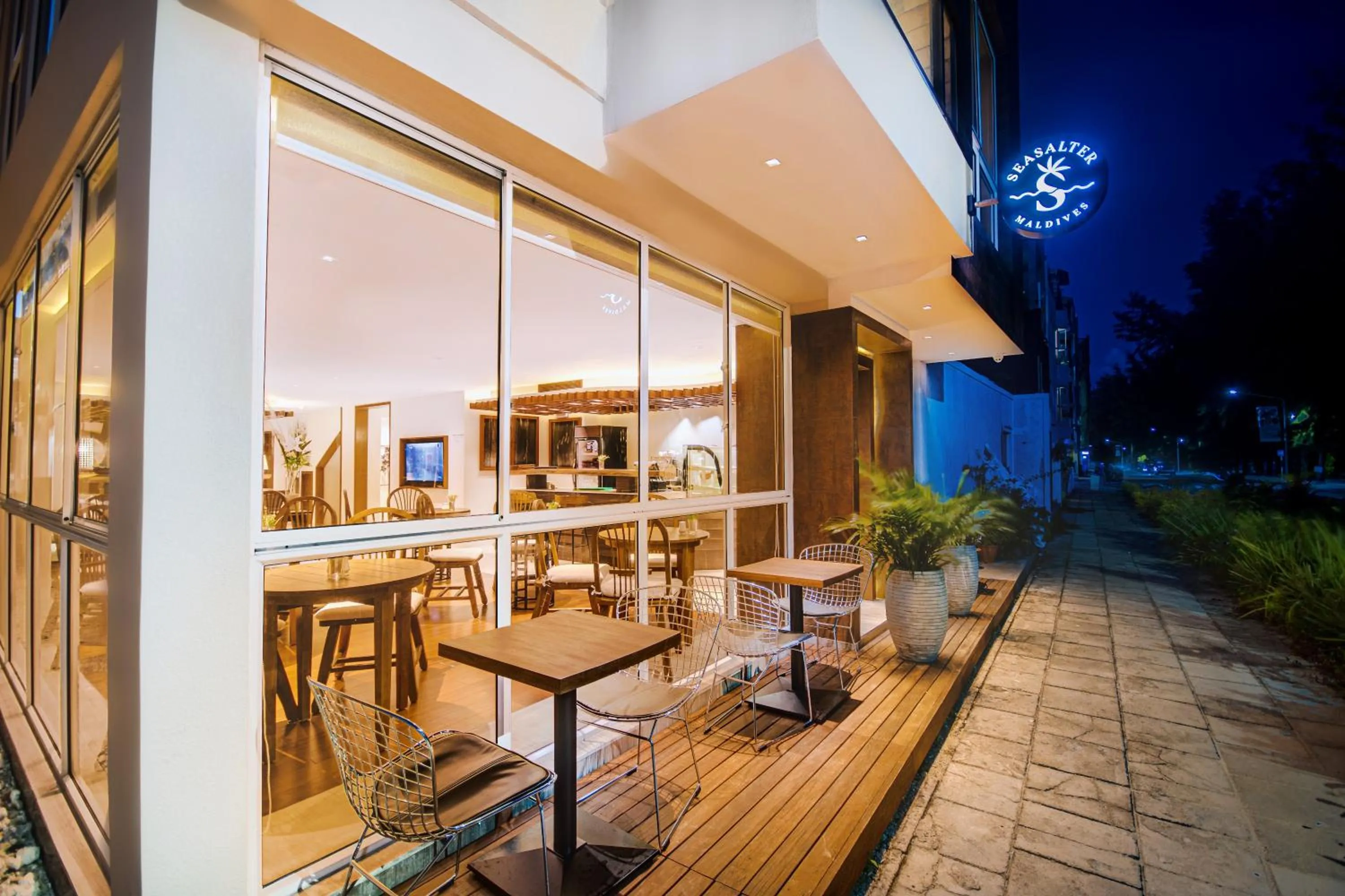 Night in Seasalter Maldives