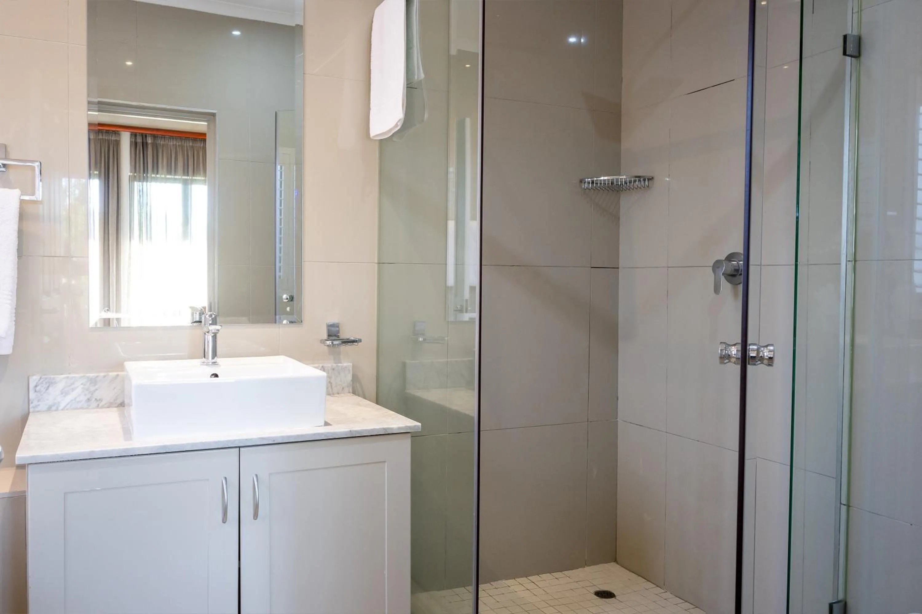 Shower in Gowrie Farm Golf Lodge