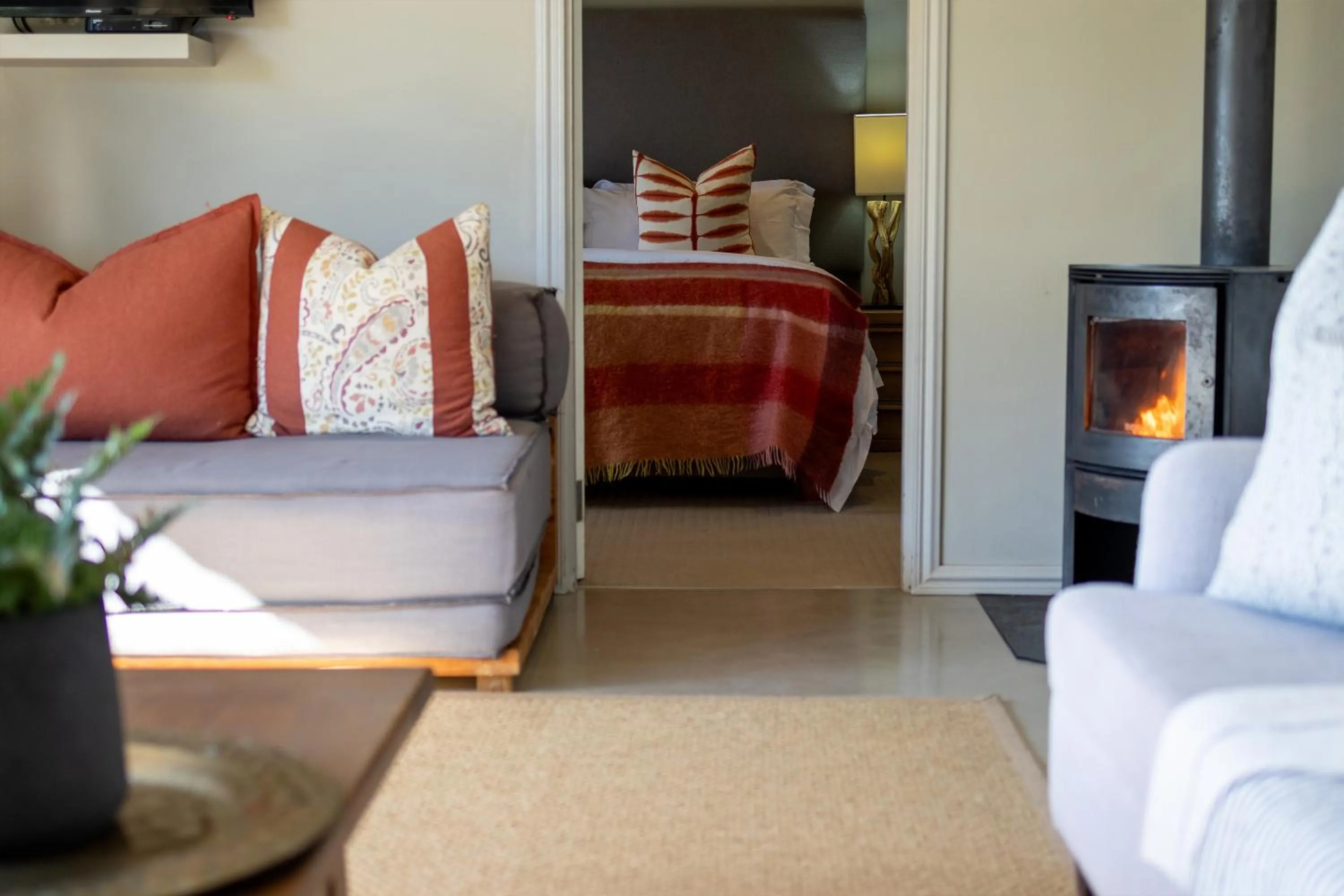 Seating area, Bed in Gowrie Farm Golf Lodge
