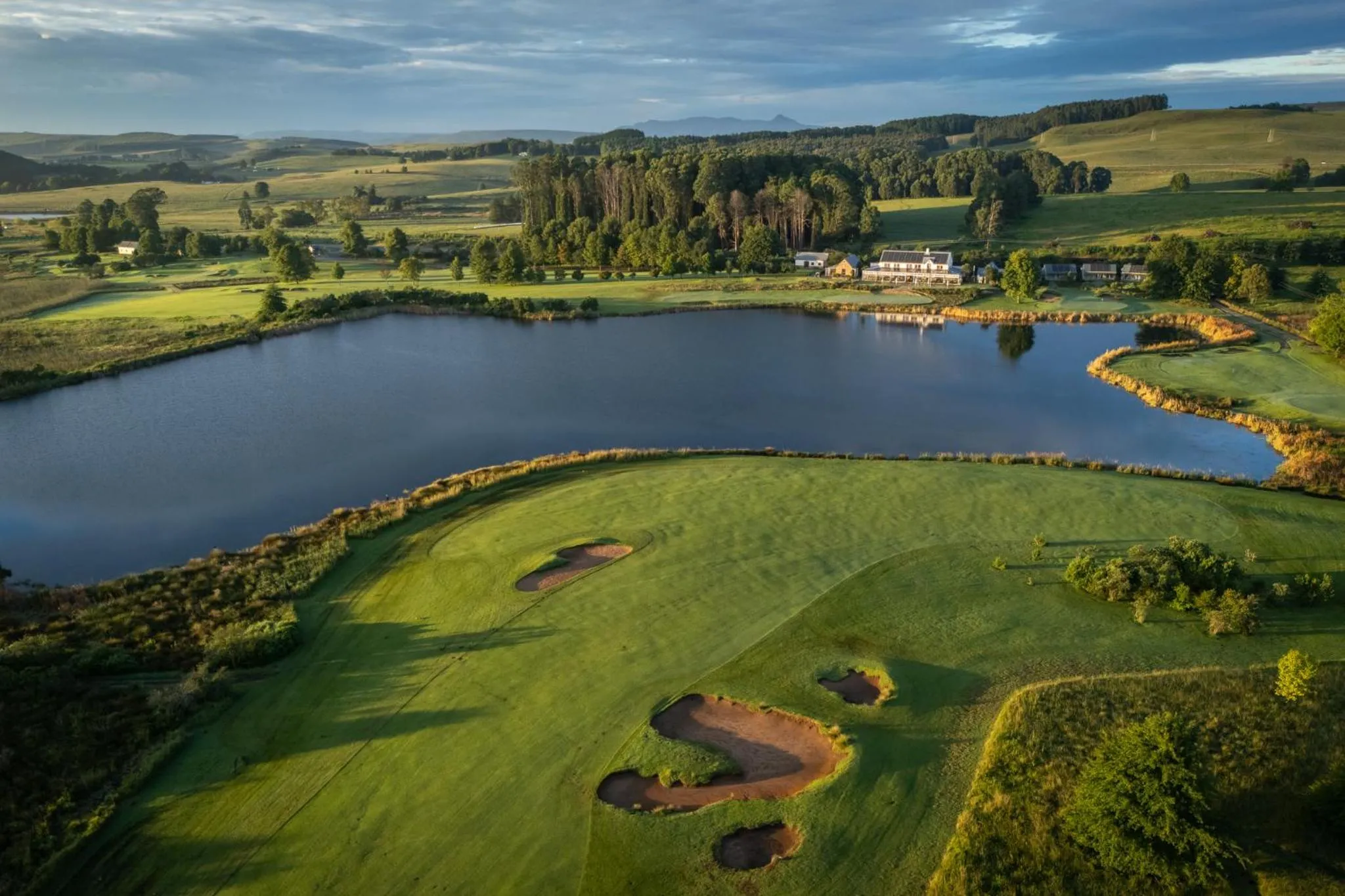 Lake view in Gowrie Farm Golf Lodge