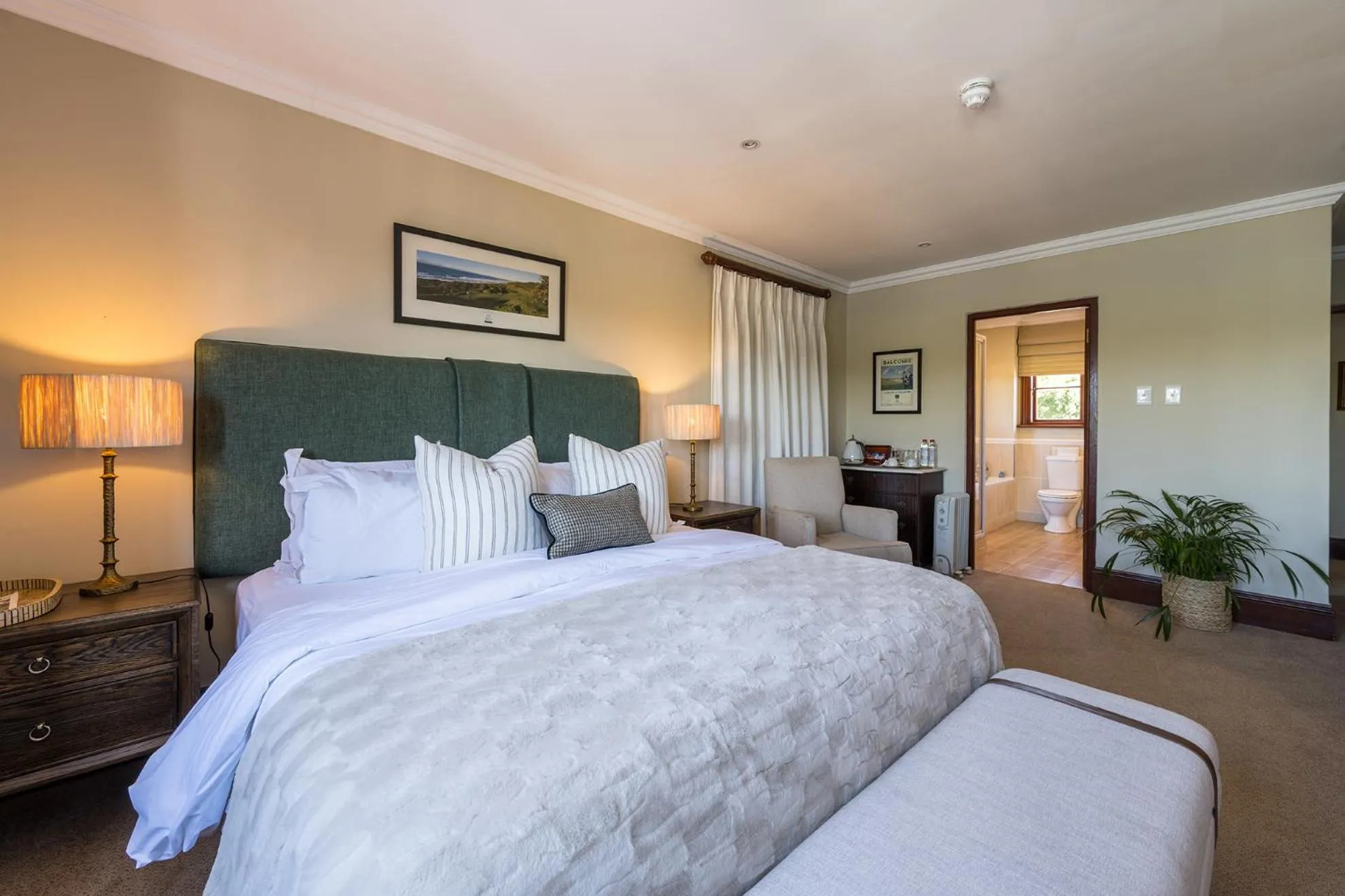 Bed in Gowrie Farm Golf Lodge
