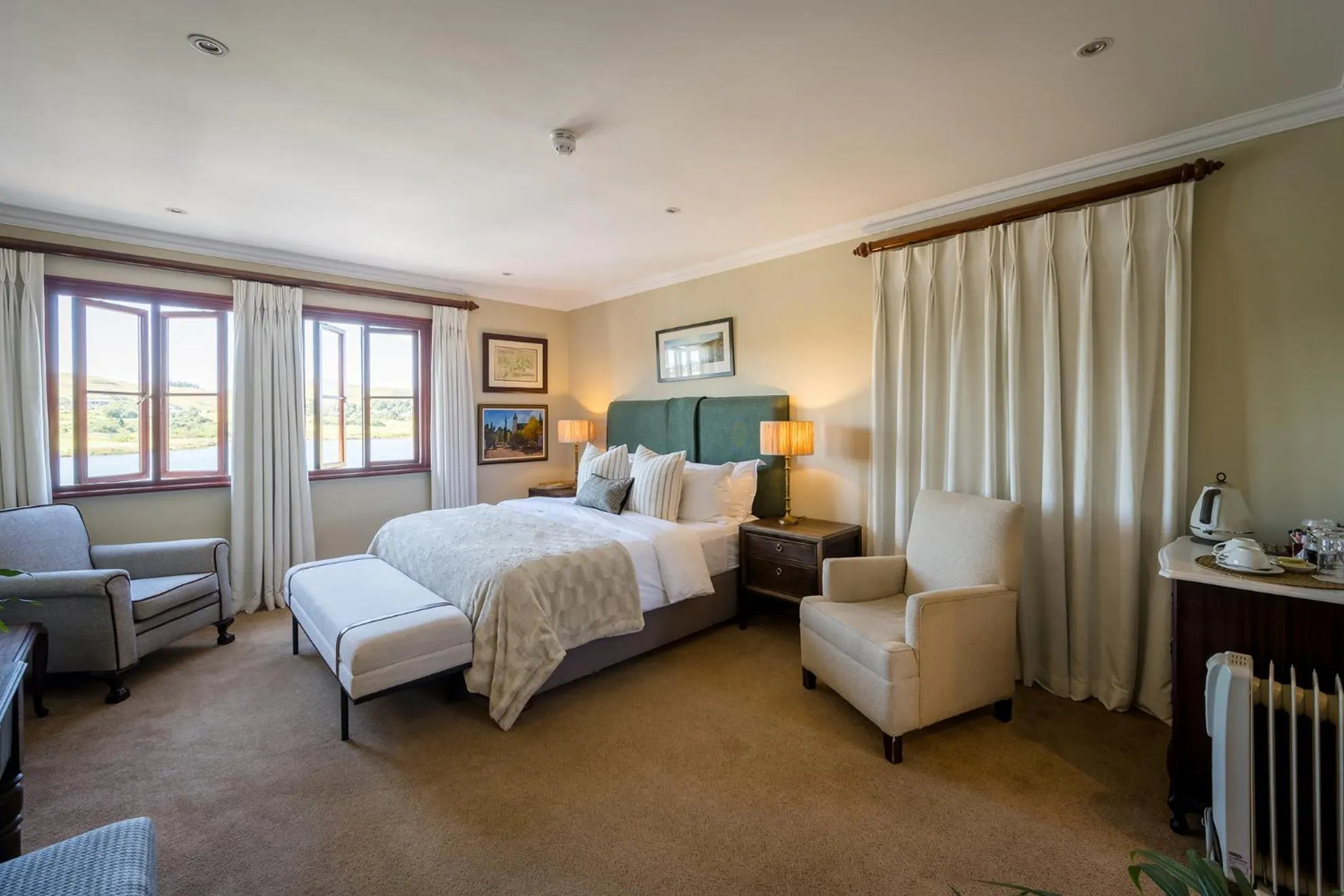 Coffee/tea facilities, Bed in Gowrie Farm Golf Lodge