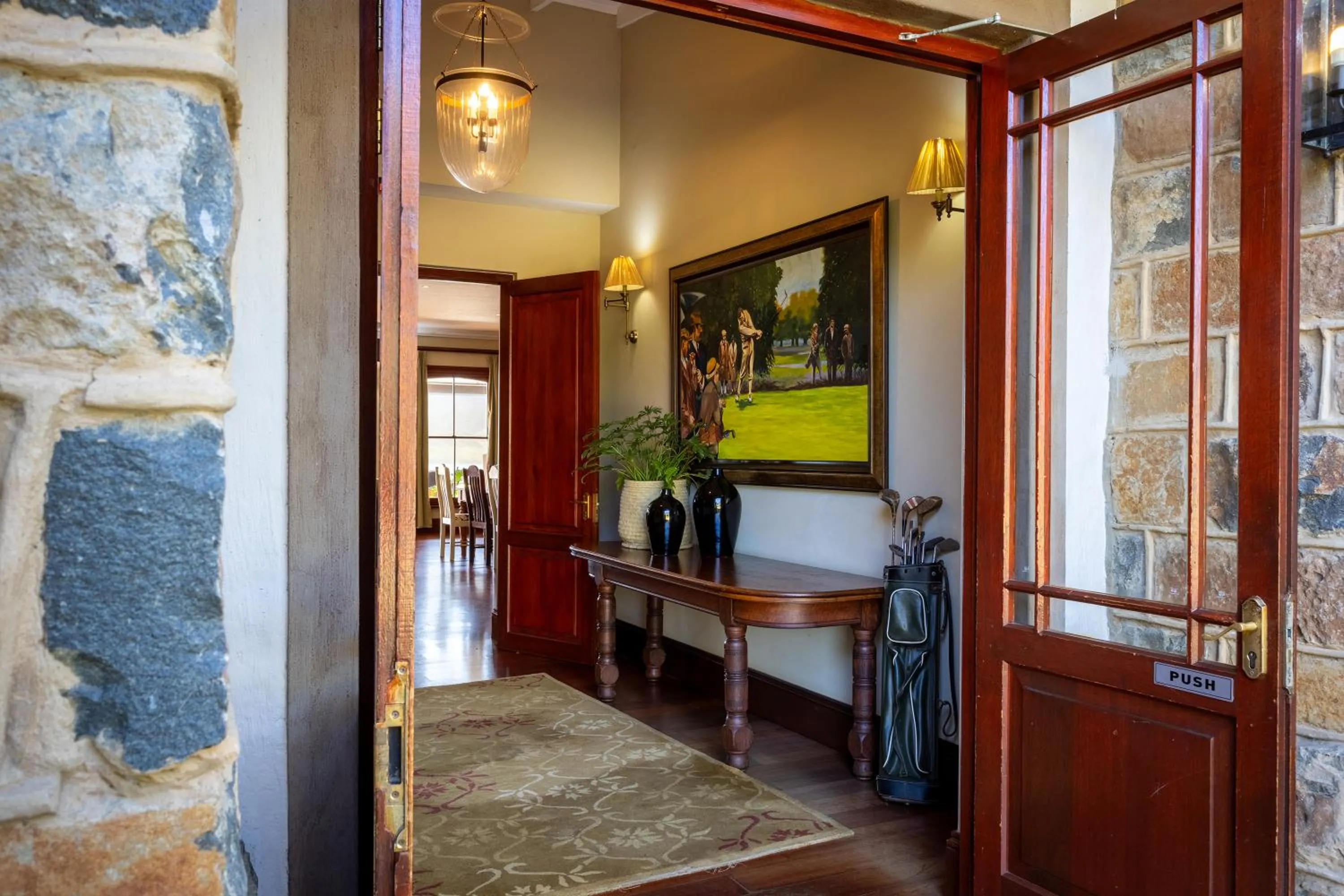 Facade/entrance in Gowrie Farm Golf Lodge
