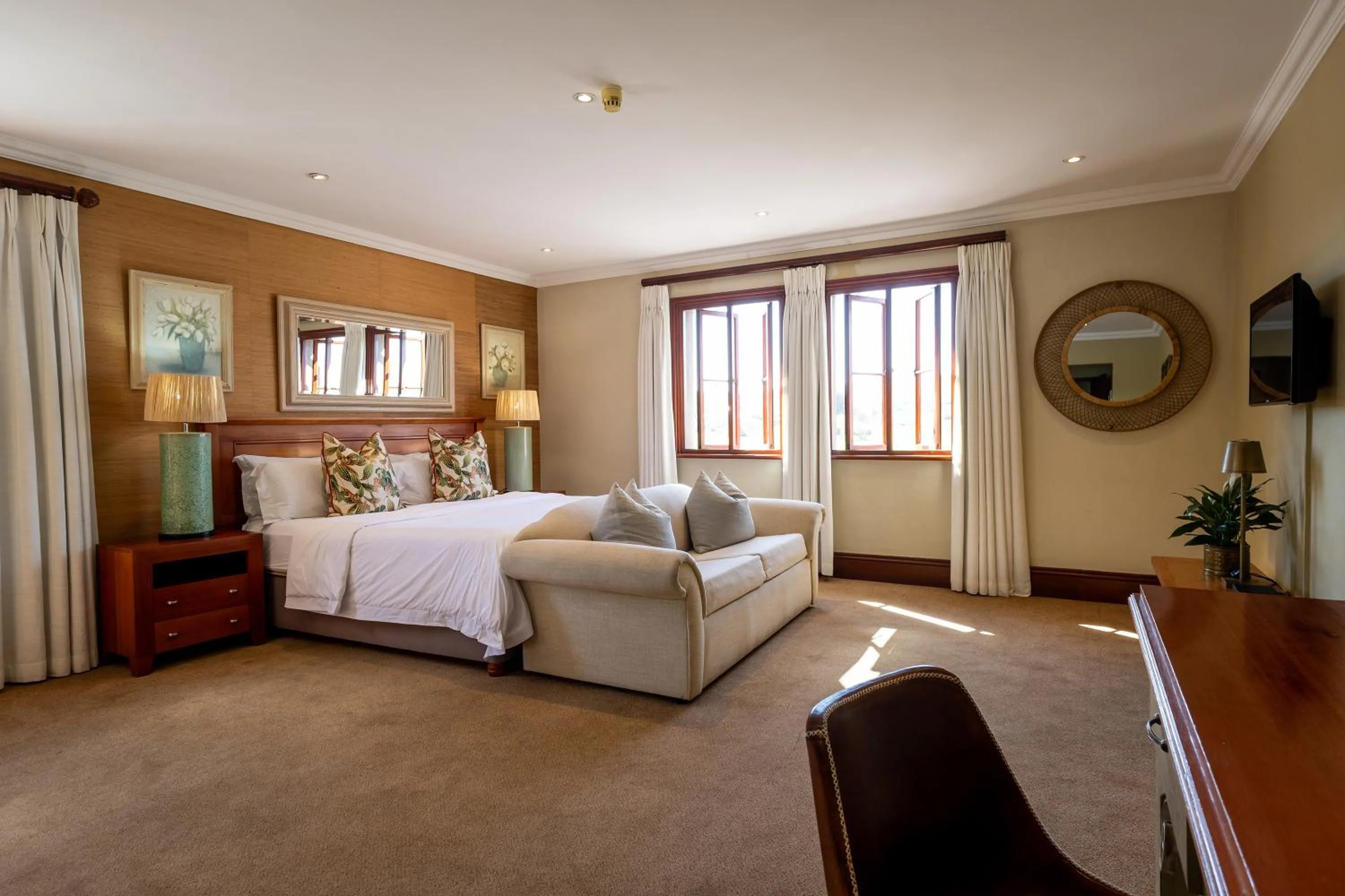 Photo of the whole room, Bed in Gowrie Farm Golf Lodge