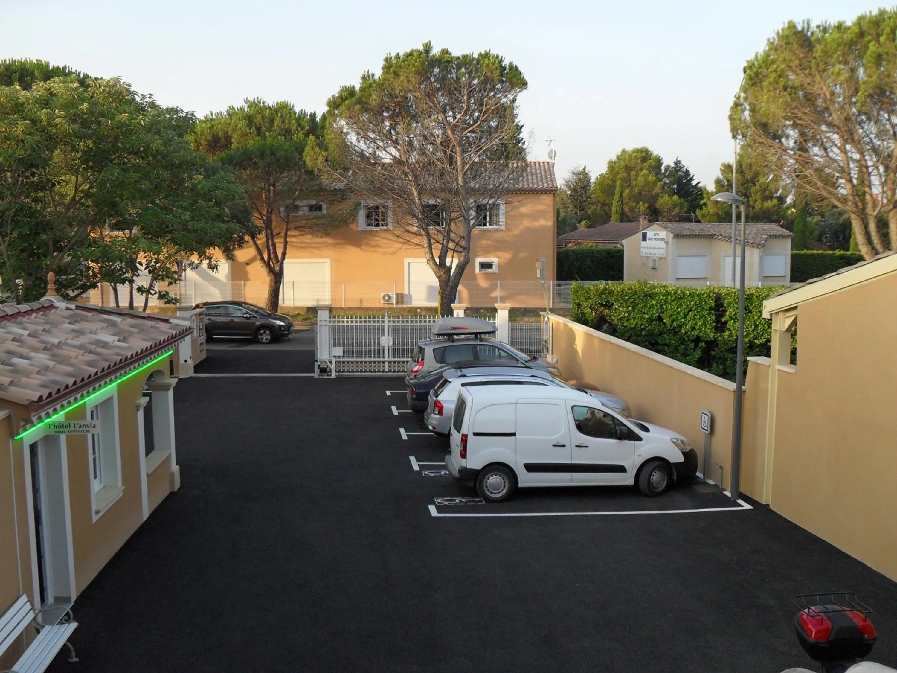 Facade/entrance in Hôtel l'Anvia