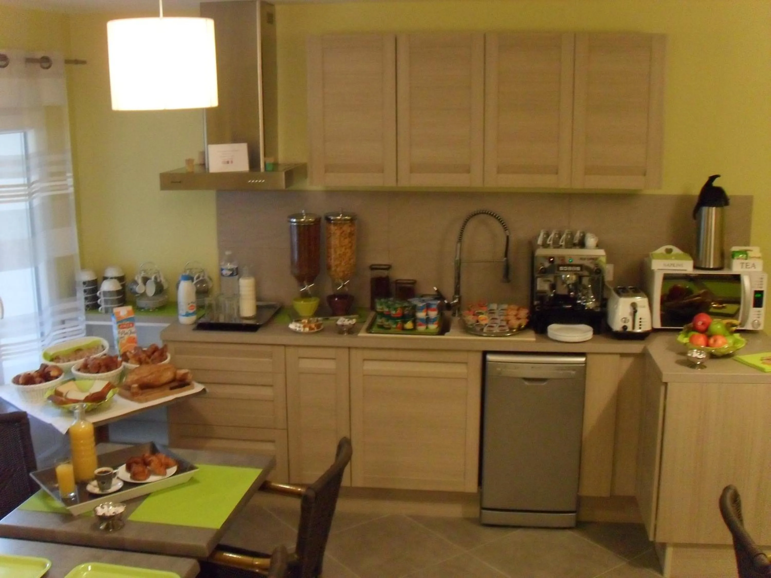 Restaurant/places to eat in Hôtel l'Anvia