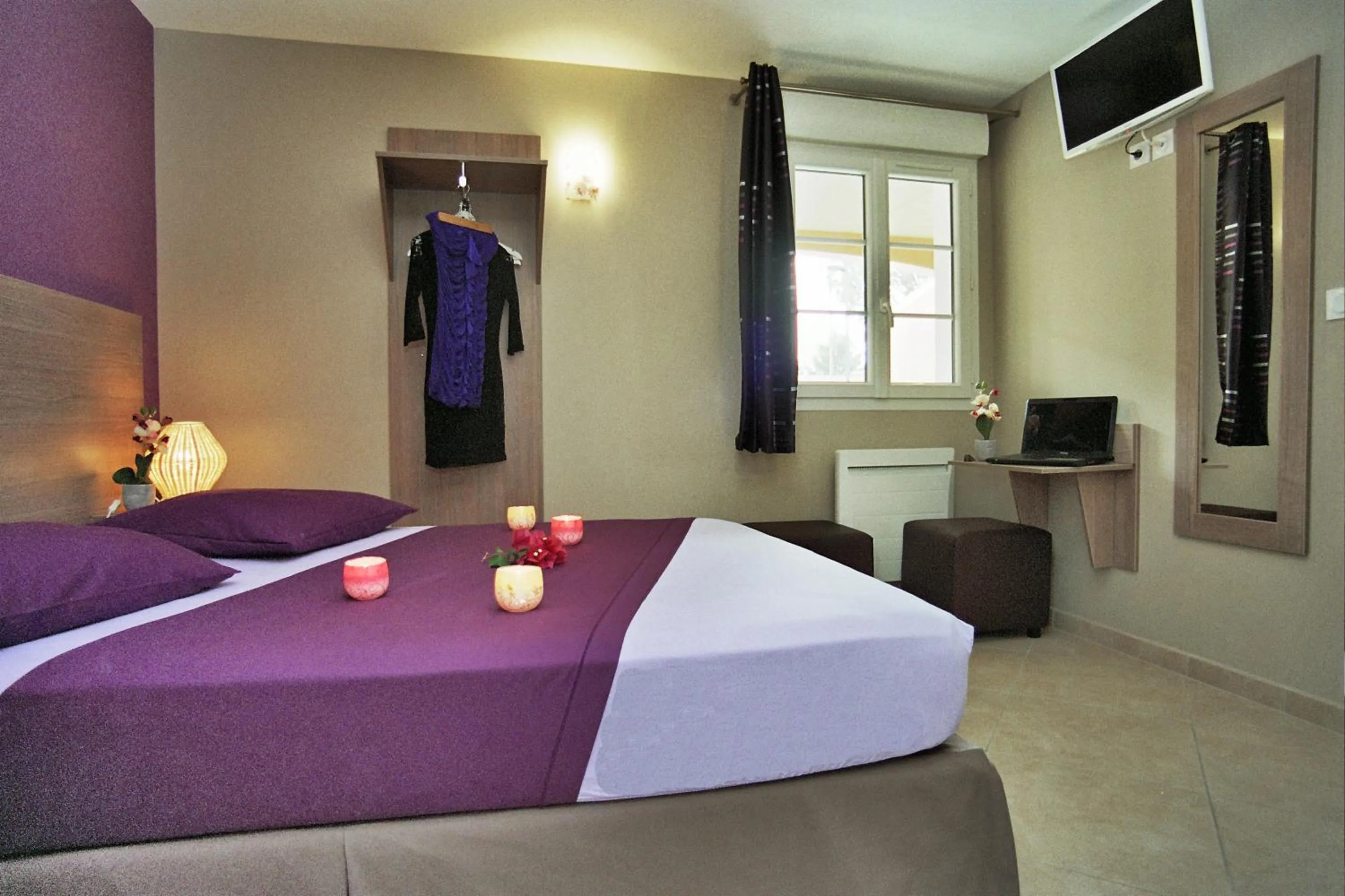 Bed in Hôtel l'Anvia