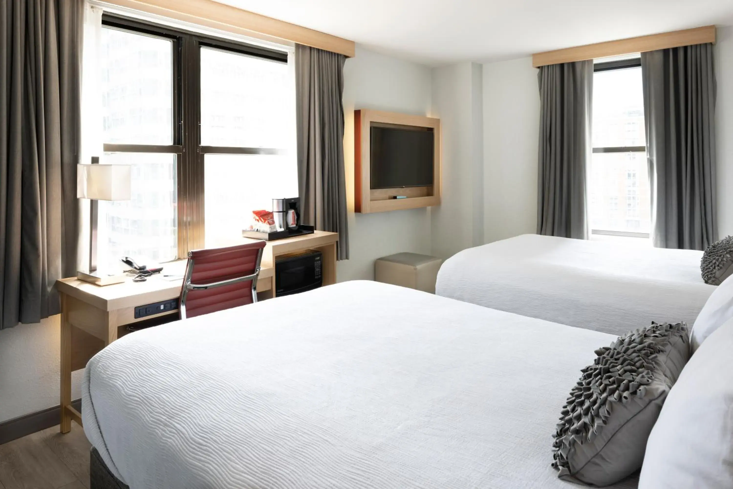 Bedroom, Bed in Hotel Saint Clair - Magnificent Mile Bedroom, Bed in Hotel Saint Clair - Magnificent Mile