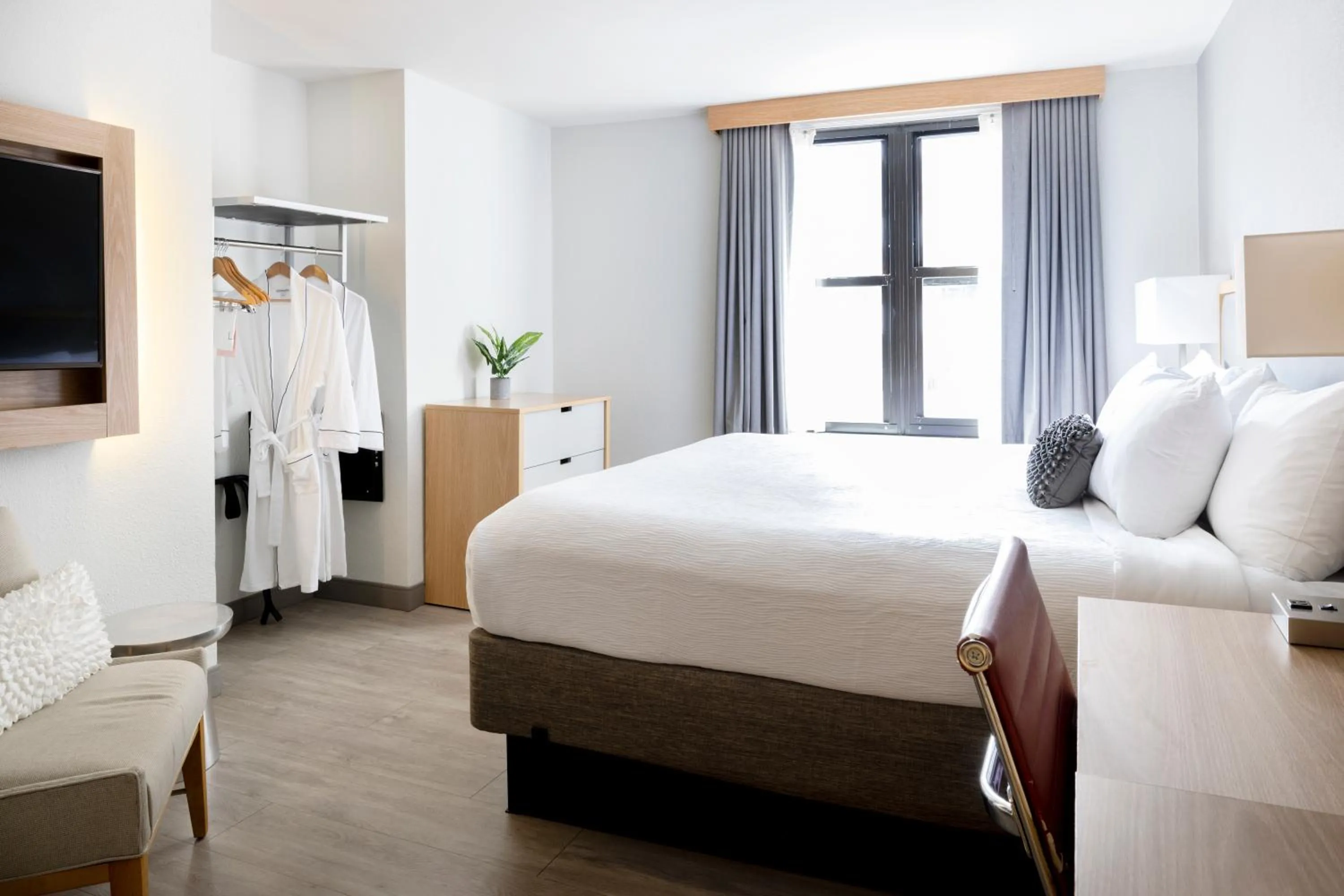 Bedroom, Bed in Hotel Saint Clair - Magnificent Mile