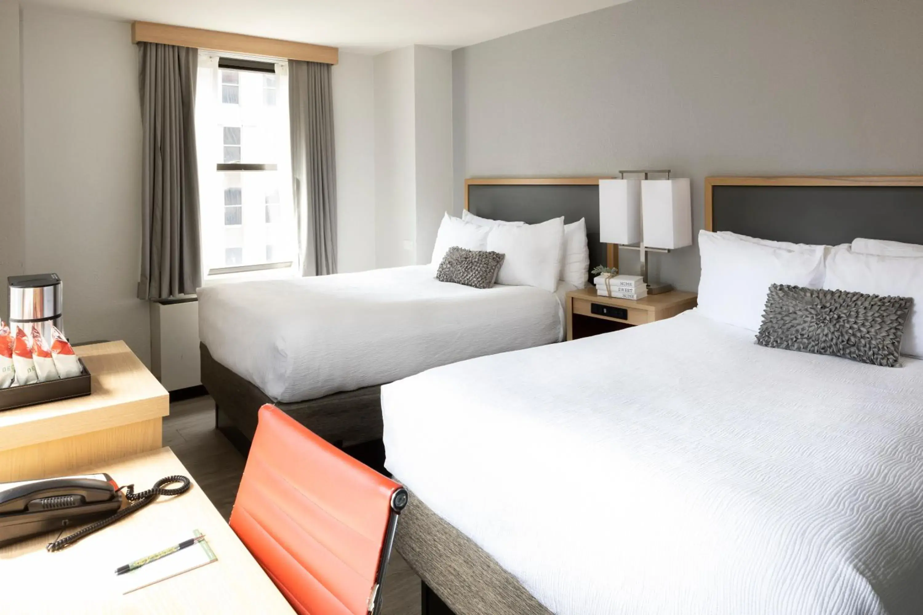 Bedroom, Bed in Hotel Saint Clair - Magnificent Mile Bedroom, Bed in Hotel Saint Clair - Magnificent Mile