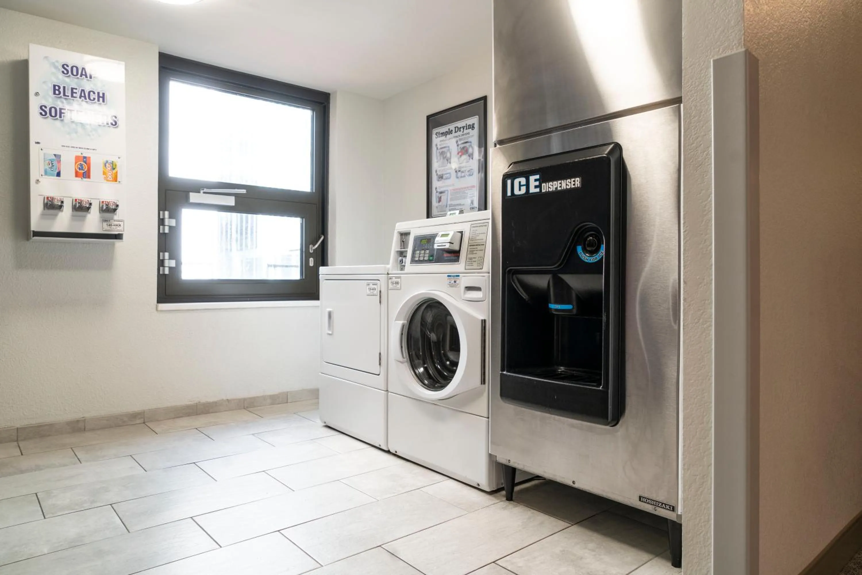 washing machine in Hotel Saint Clair - Magnificent Mile