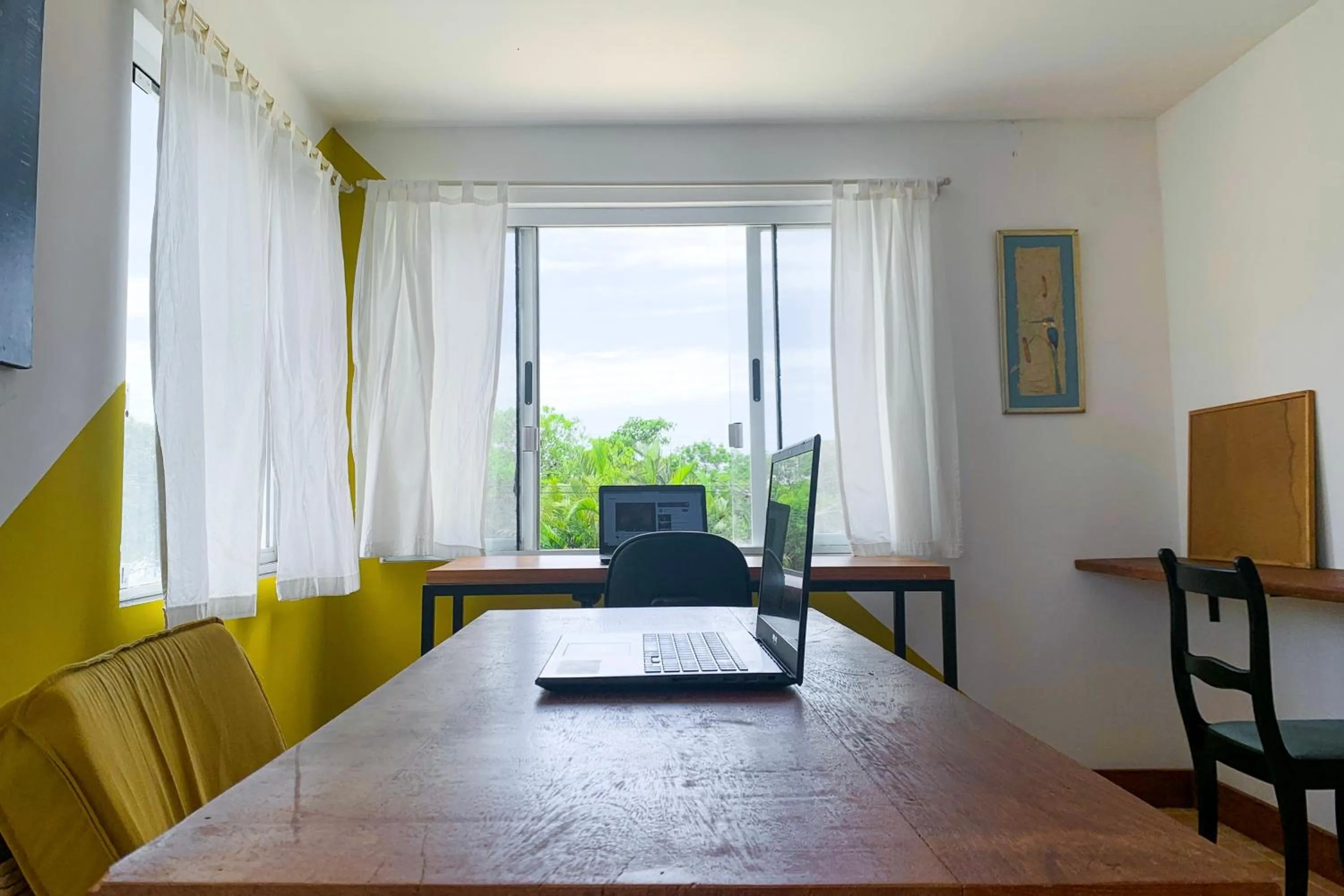 Meeting/conference room in Patz Houz Hostel