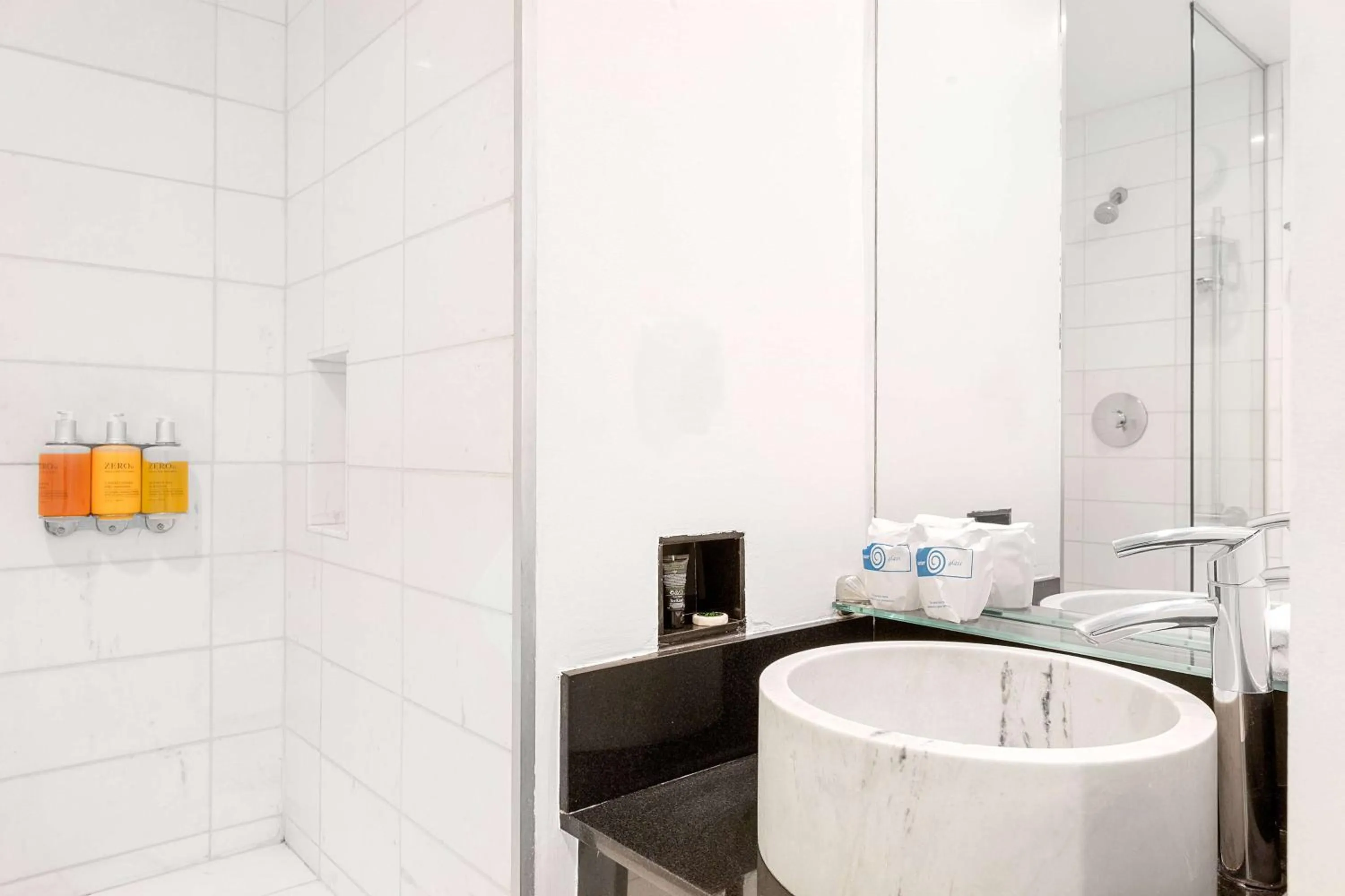 TV and multimedia in The O Hotel, Trademark Collection by Wyndham