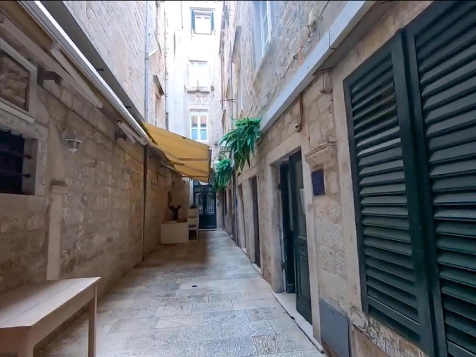 Property building in La Vita e Bella IV