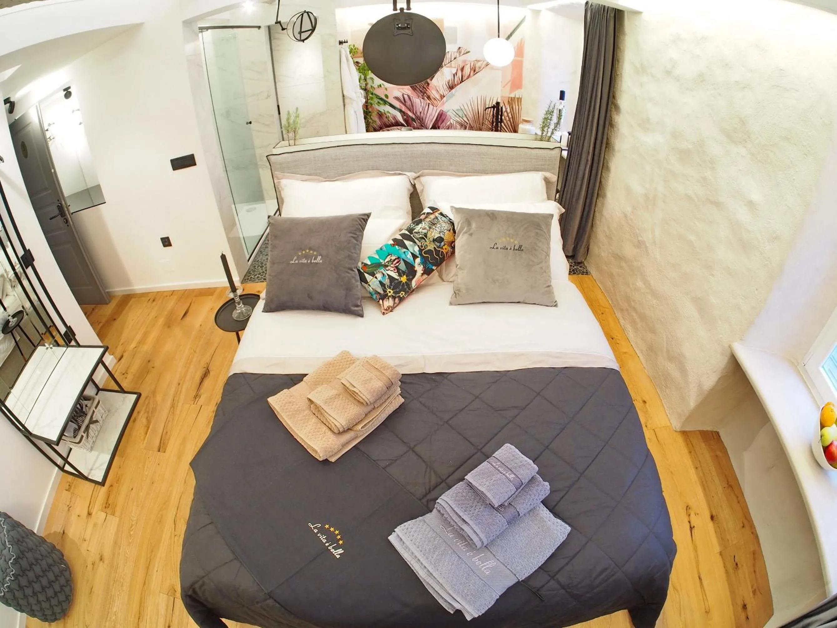 Bathroom, Bed in La Vita e Bella IV