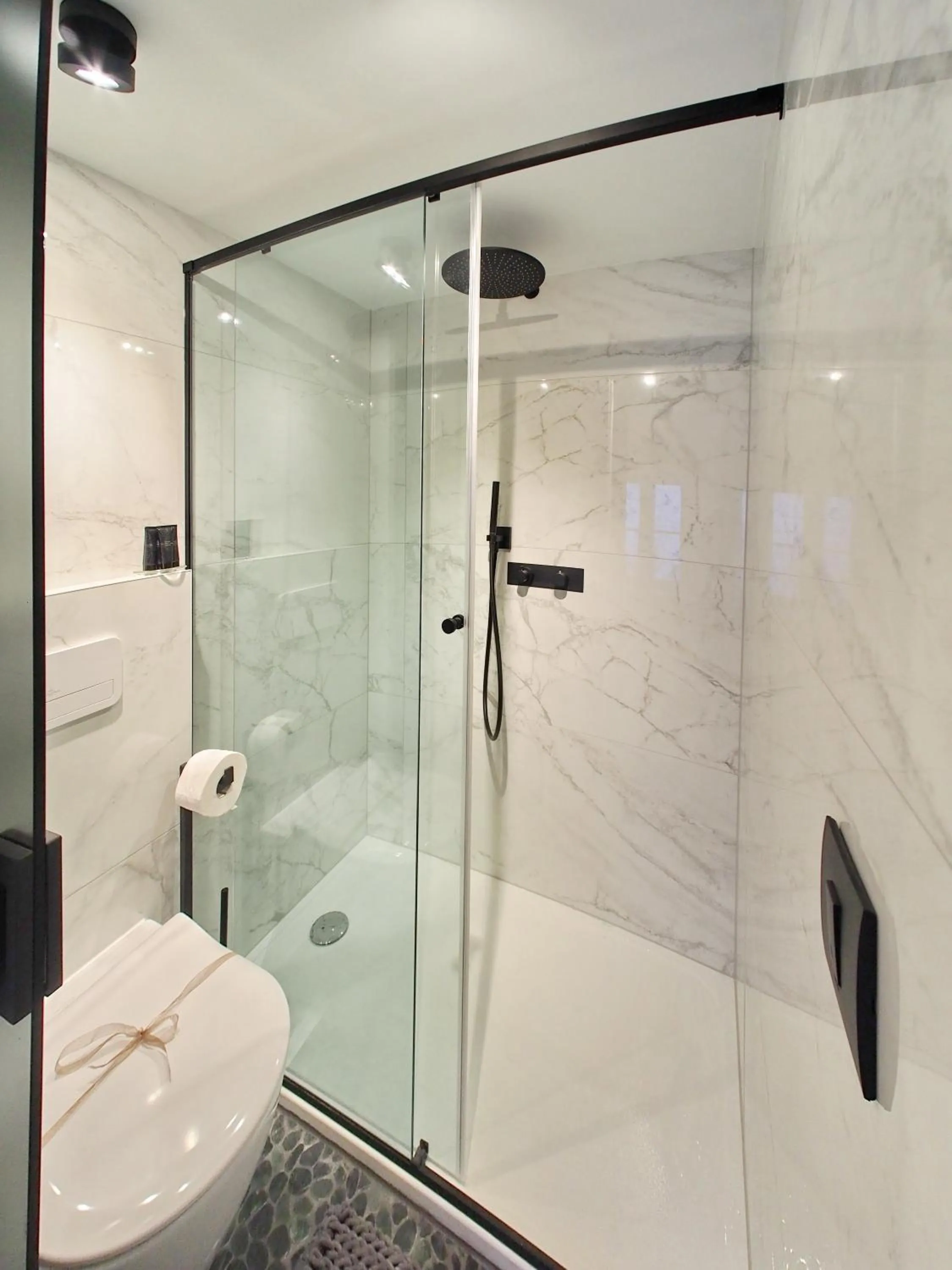 Shower in La Vita e Bella IV