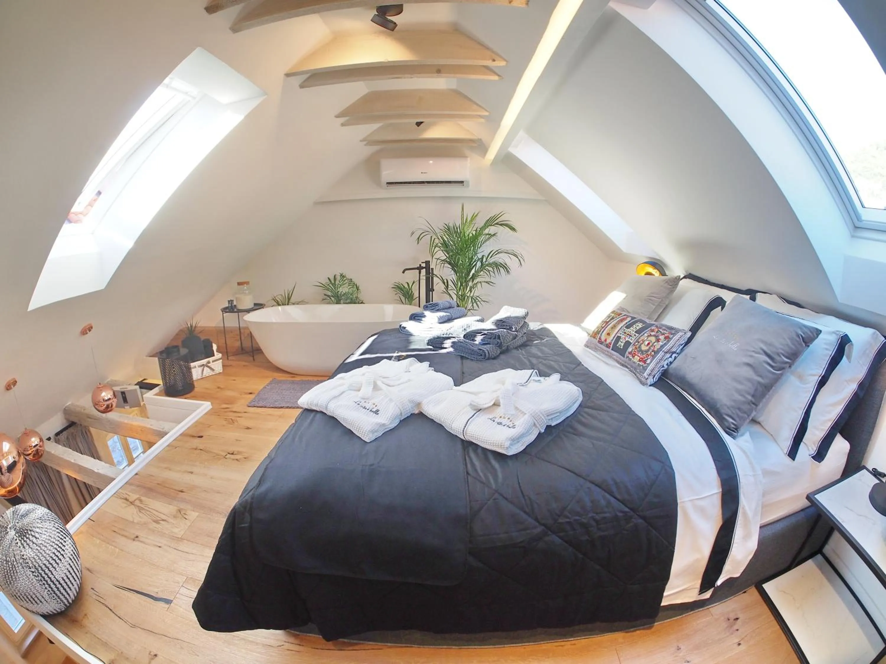 Bed in La Vita e Bella IV