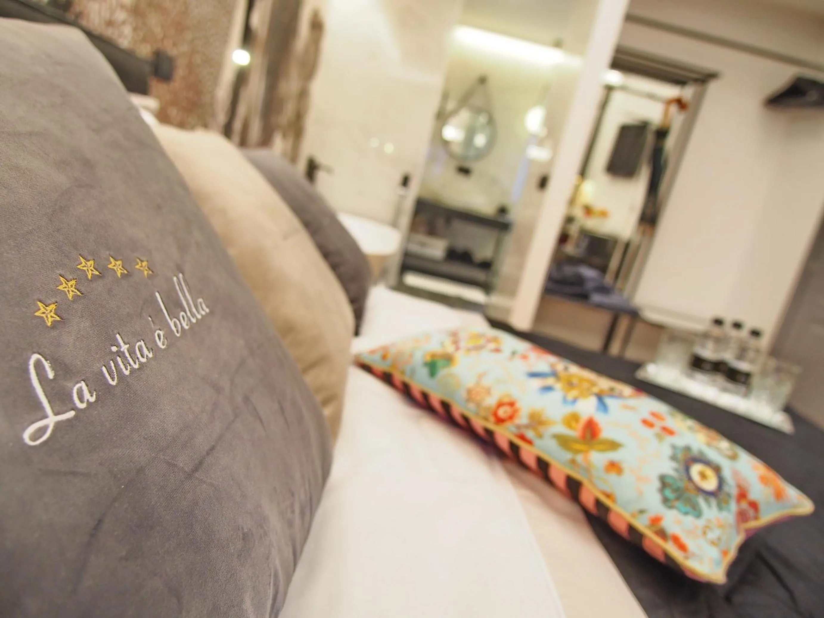 Bathroom, Bed in La Vita e Bella IV