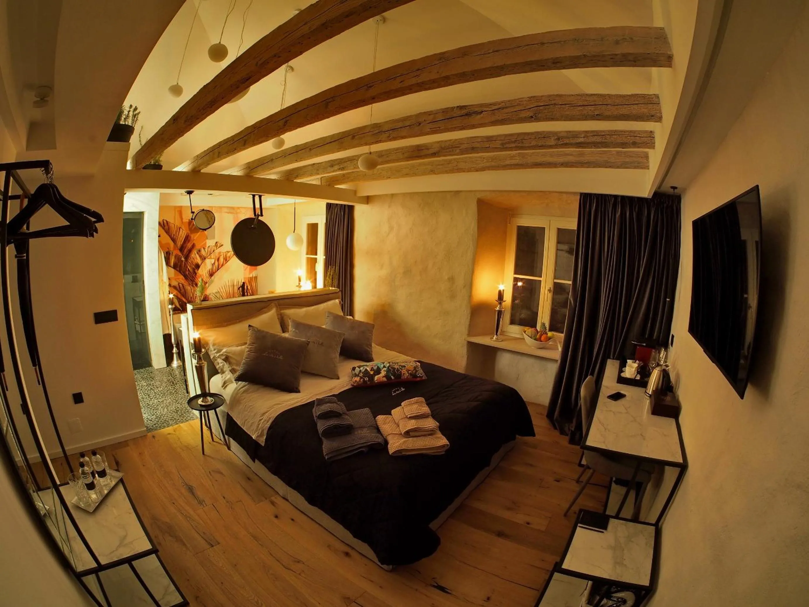 Bathroom, Bed in La Vita e Bella IV