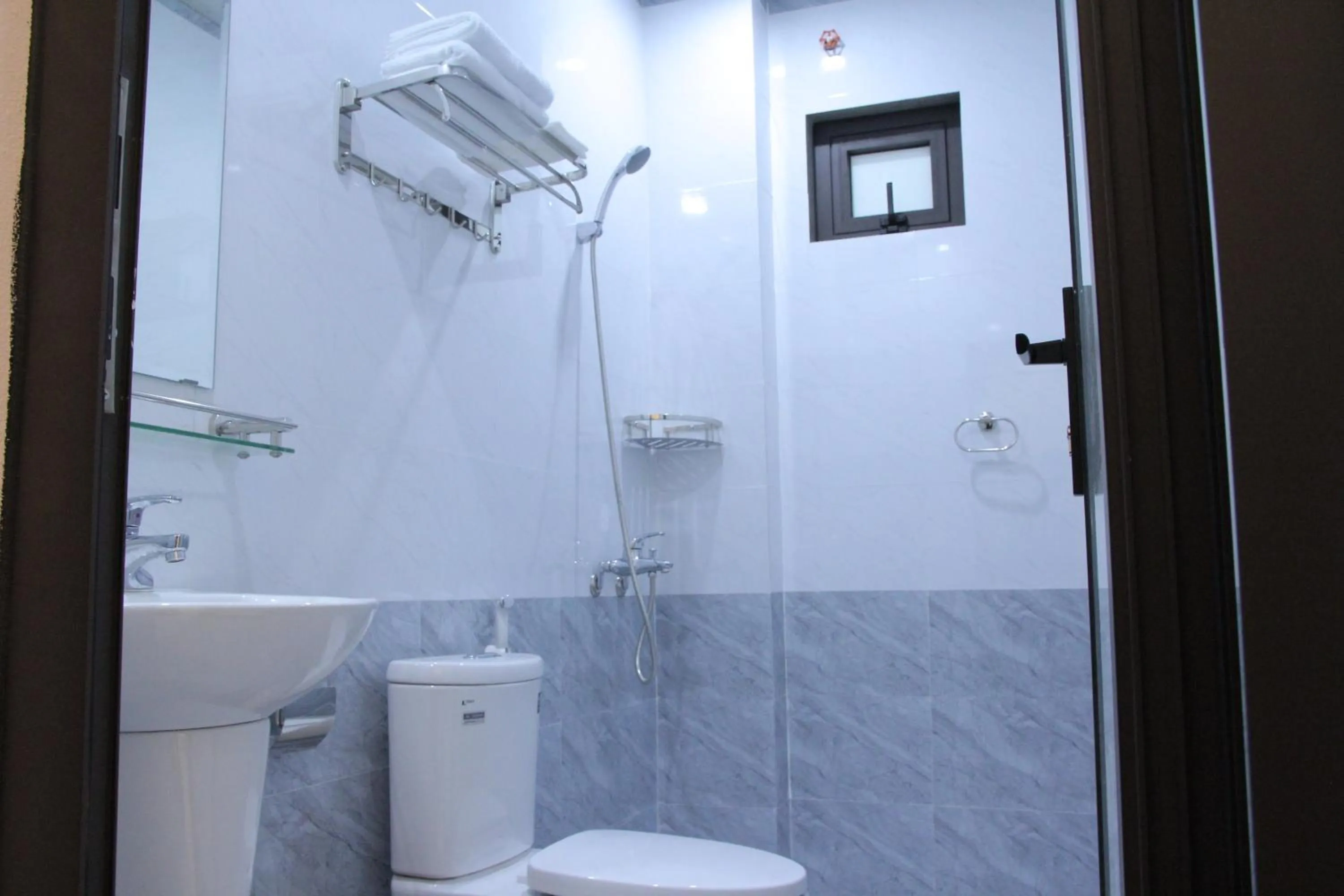 Shower in Hang Mua Sunrise Homestay