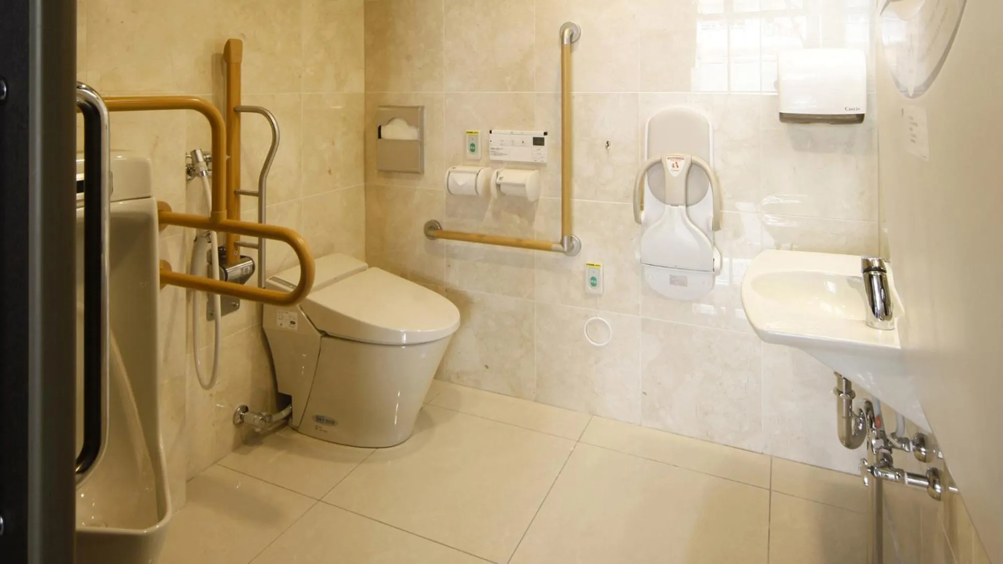 Toilet in Toyoko Inn Shin-Osaka-eki Higashi-guchi