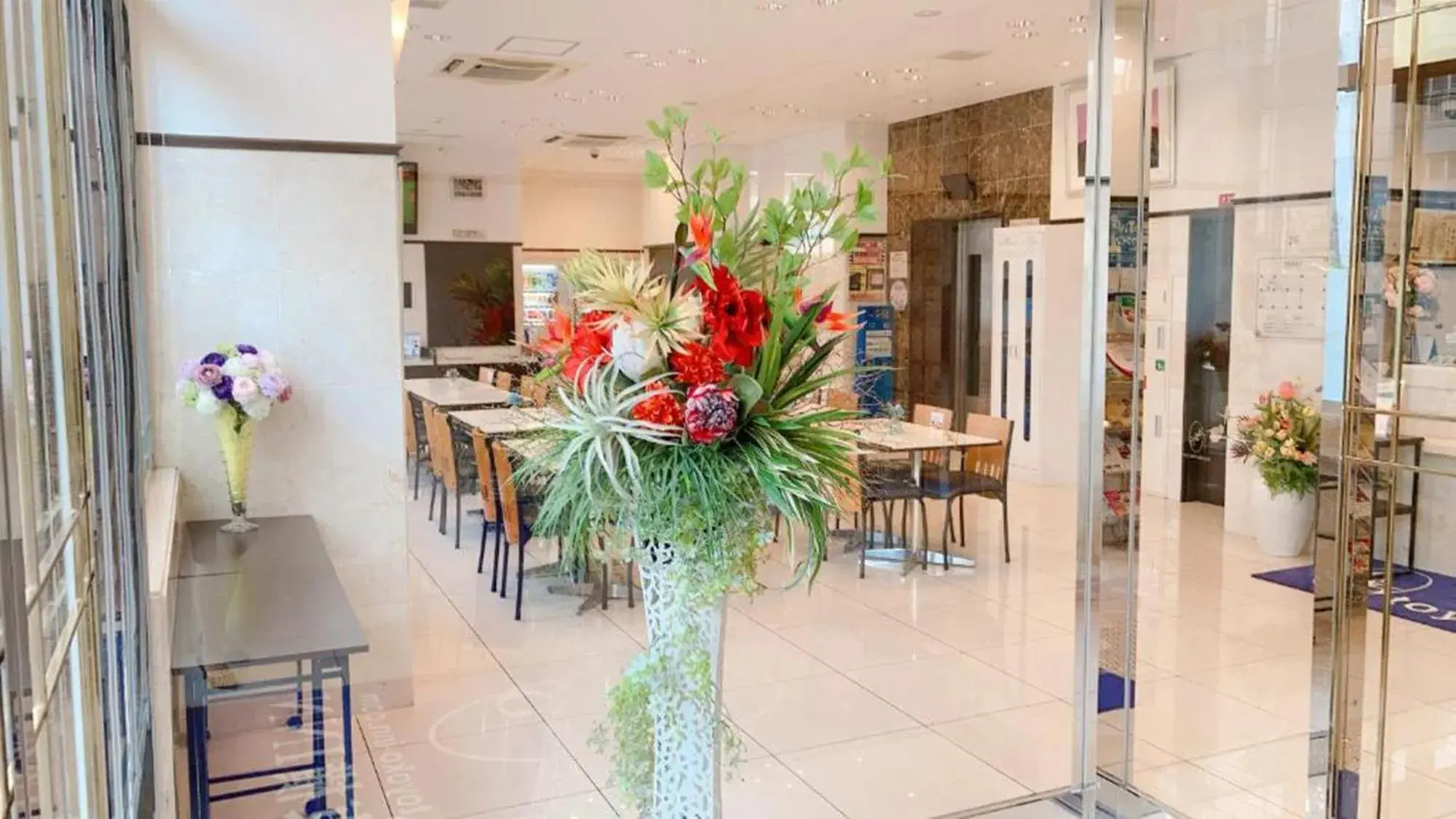 Property building in Toyoko Inn Shin-Osaka-eki Higashi-guchi Property building in Toyoko Inn Shin-Osaka-eki Higashi-guchi