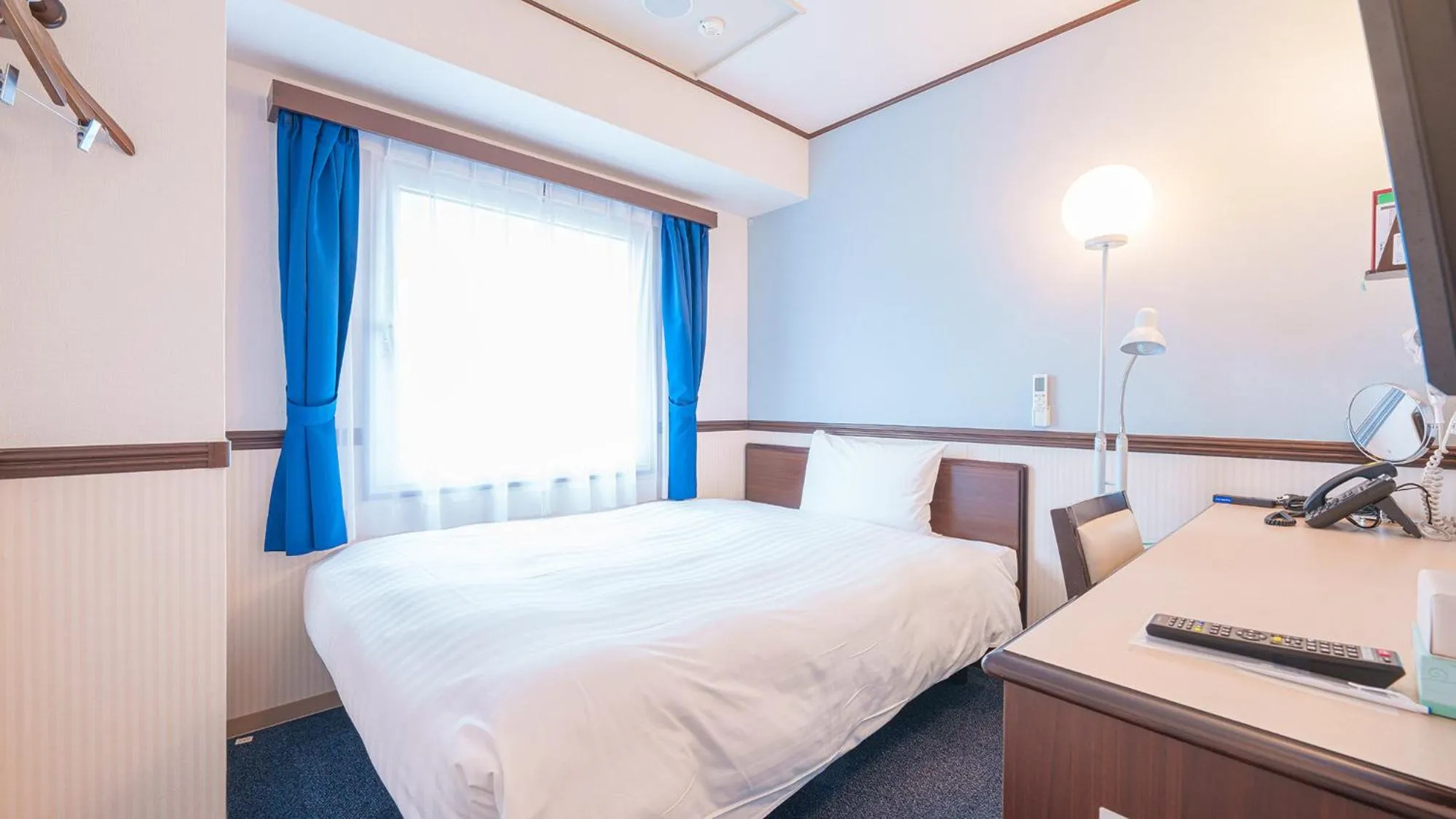 Bedroom, Bed in Toyoko Inn Shin-Osaka-eki Higashi-guchi