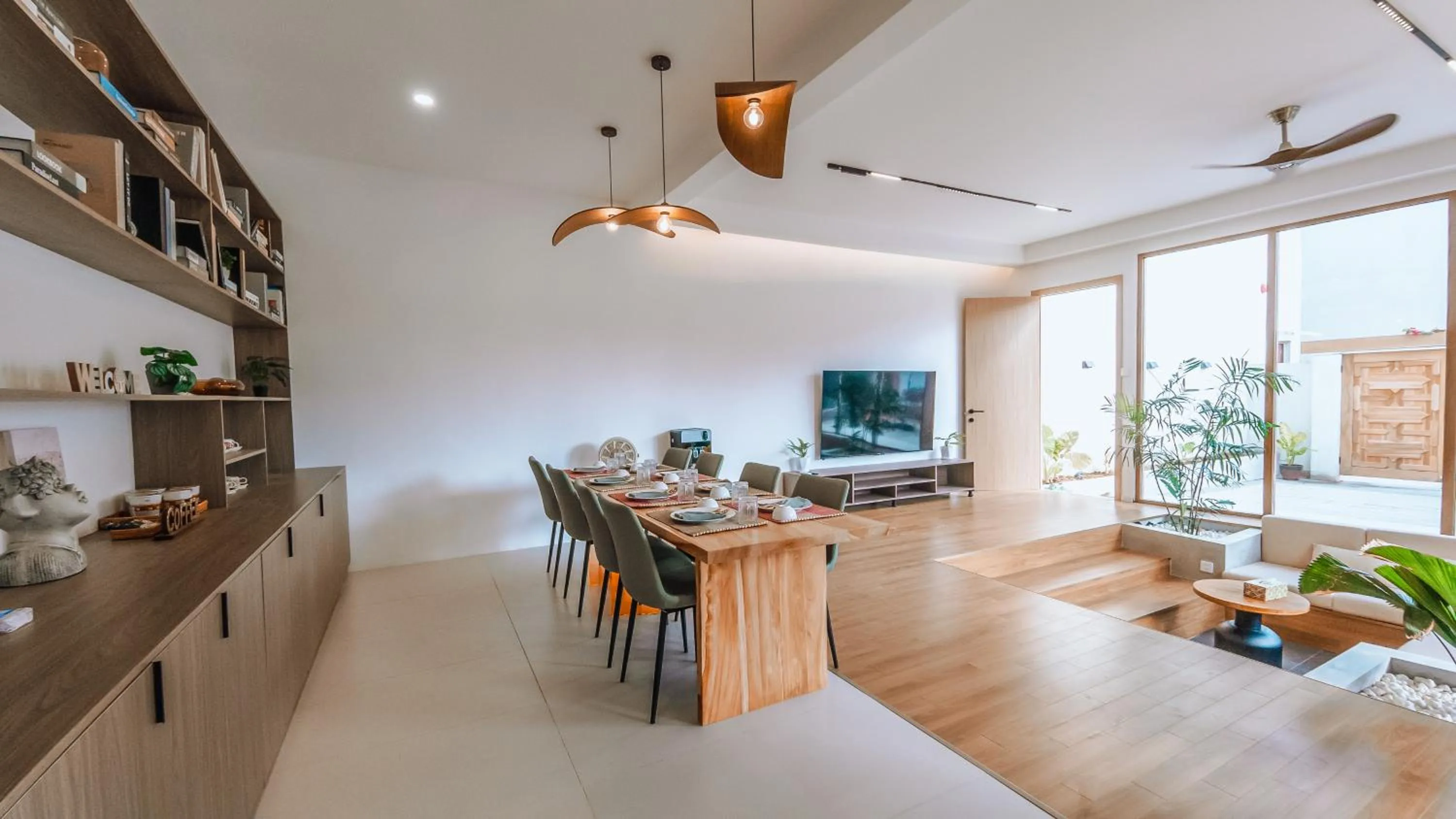 Communal lounge/ TV room in Chez Judy Resort