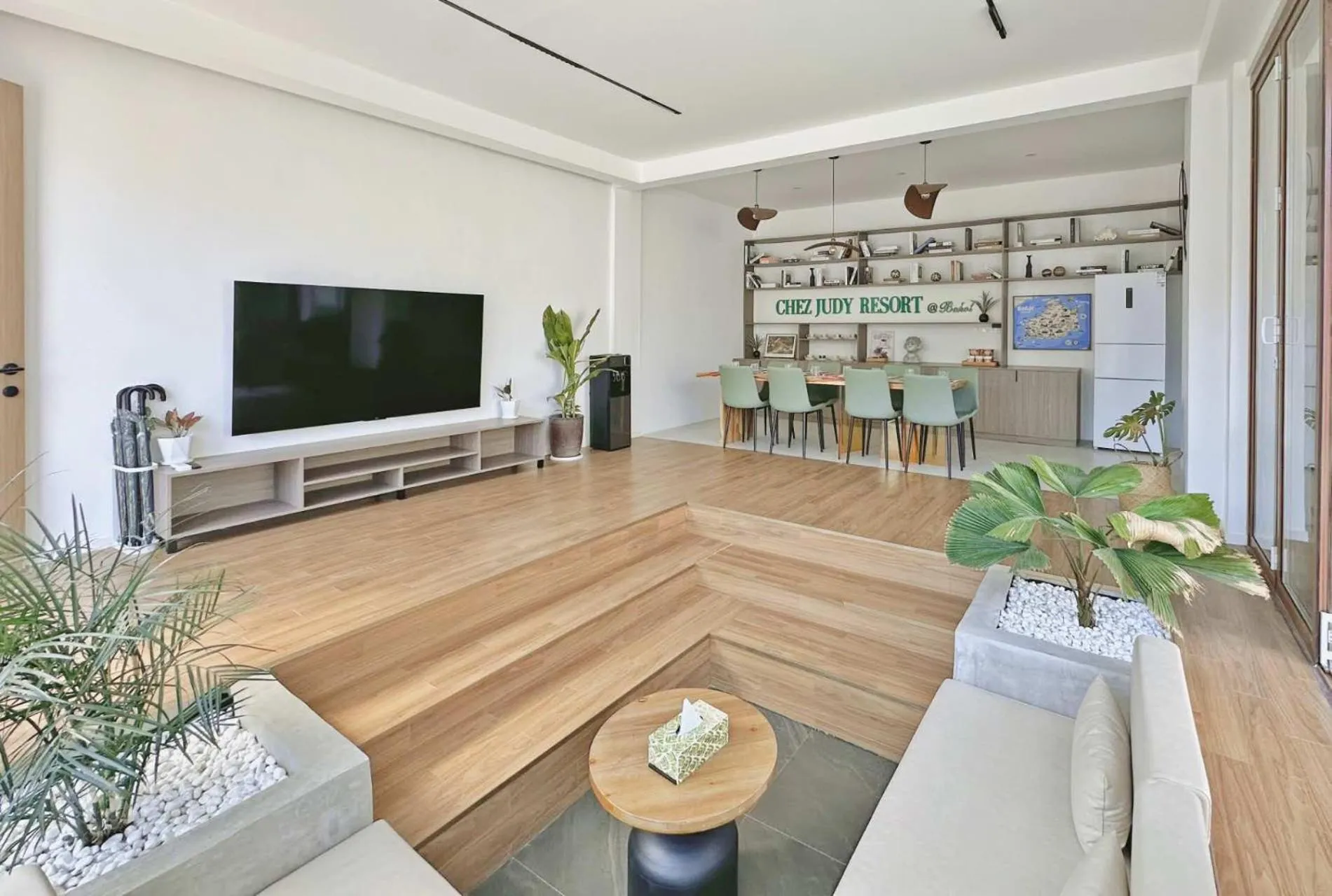 Communal lounge/ TV room in Chez Judy Resort