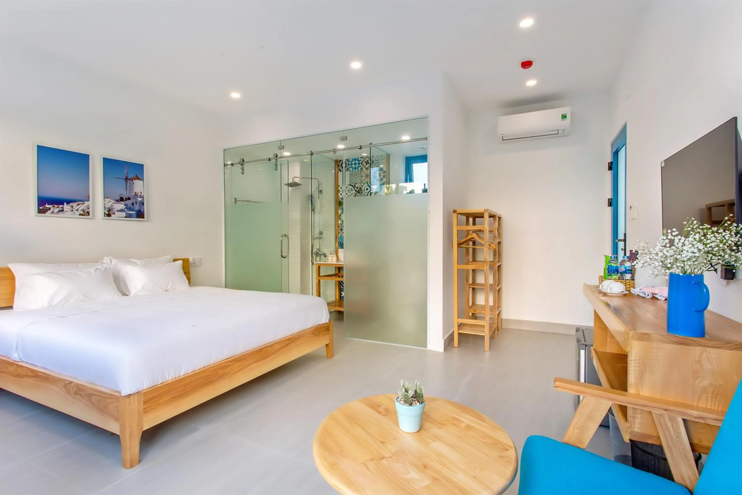 Bed in Santorin HoiAn Villa