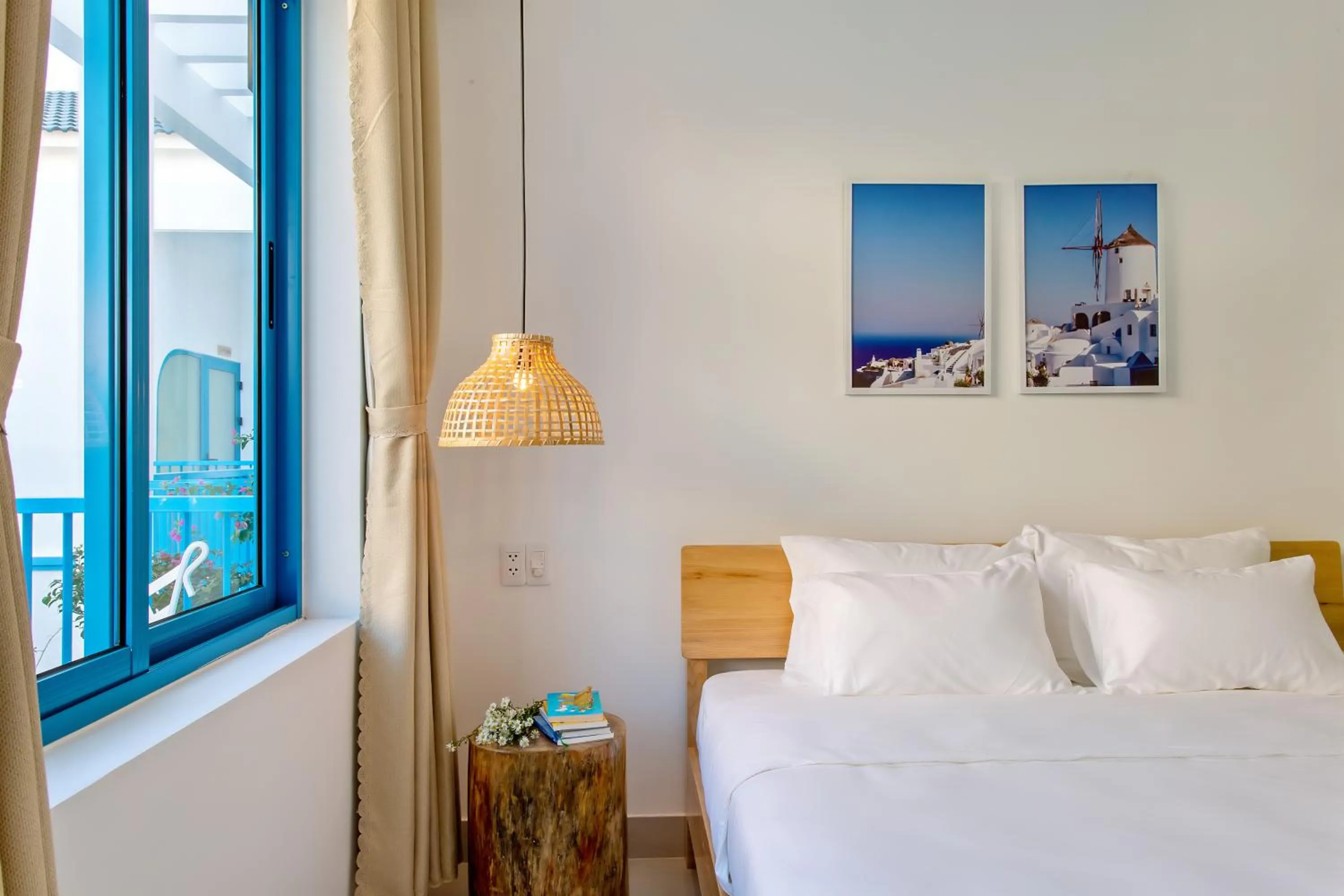 Bed in Santorin HoiAn Villa