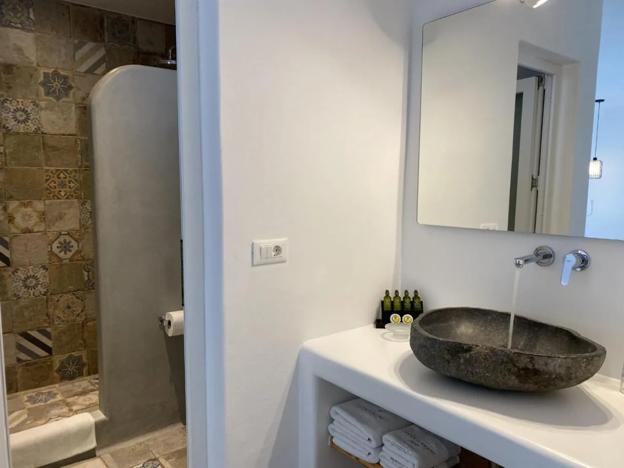 Shower in Anna-Maria Mykonos Hotel