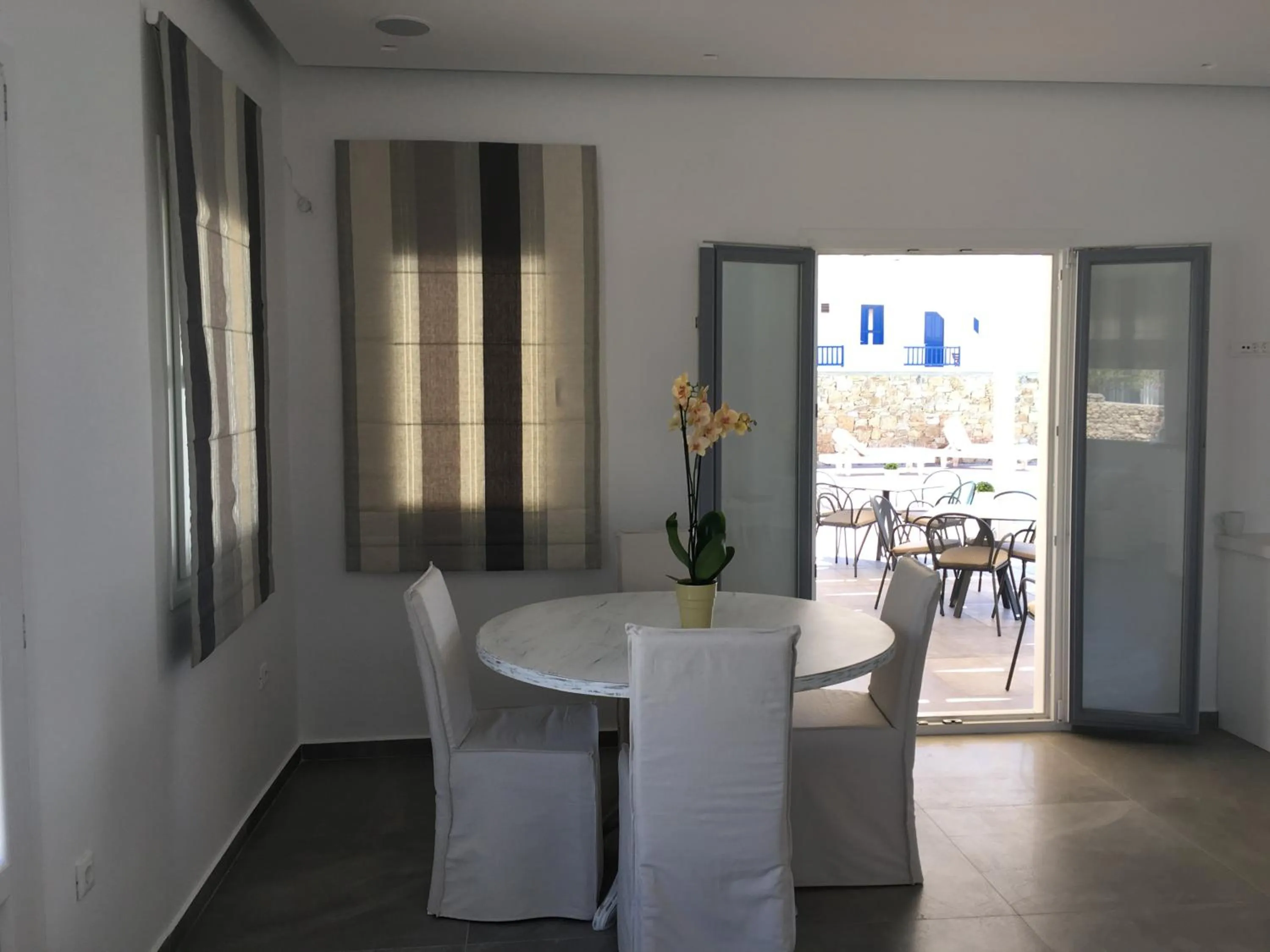 Communal lounge/ TV room in Anna-Maria Mykonos Hotel