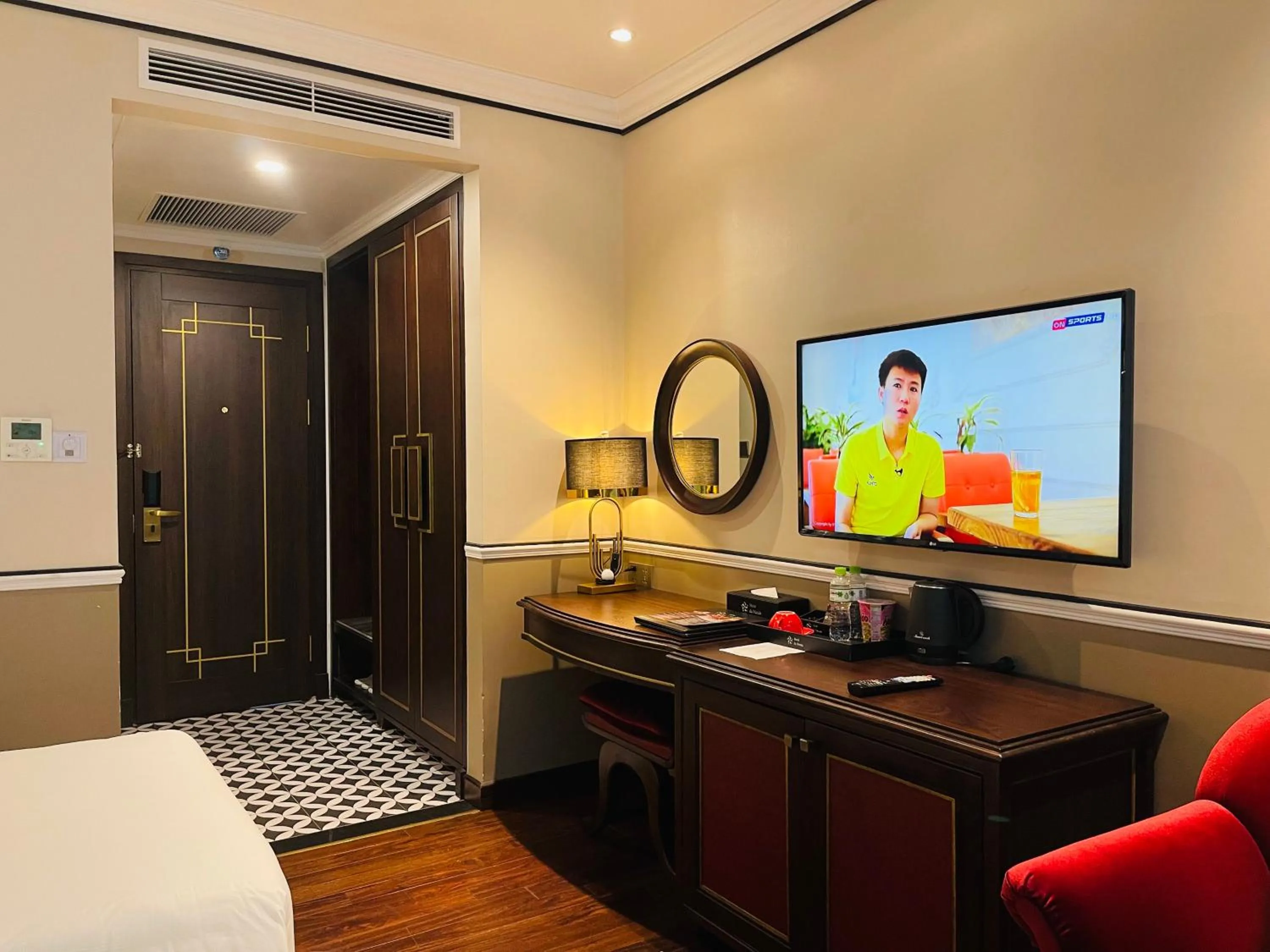 TV and multimedia, Bed in Hotel du Monde Art