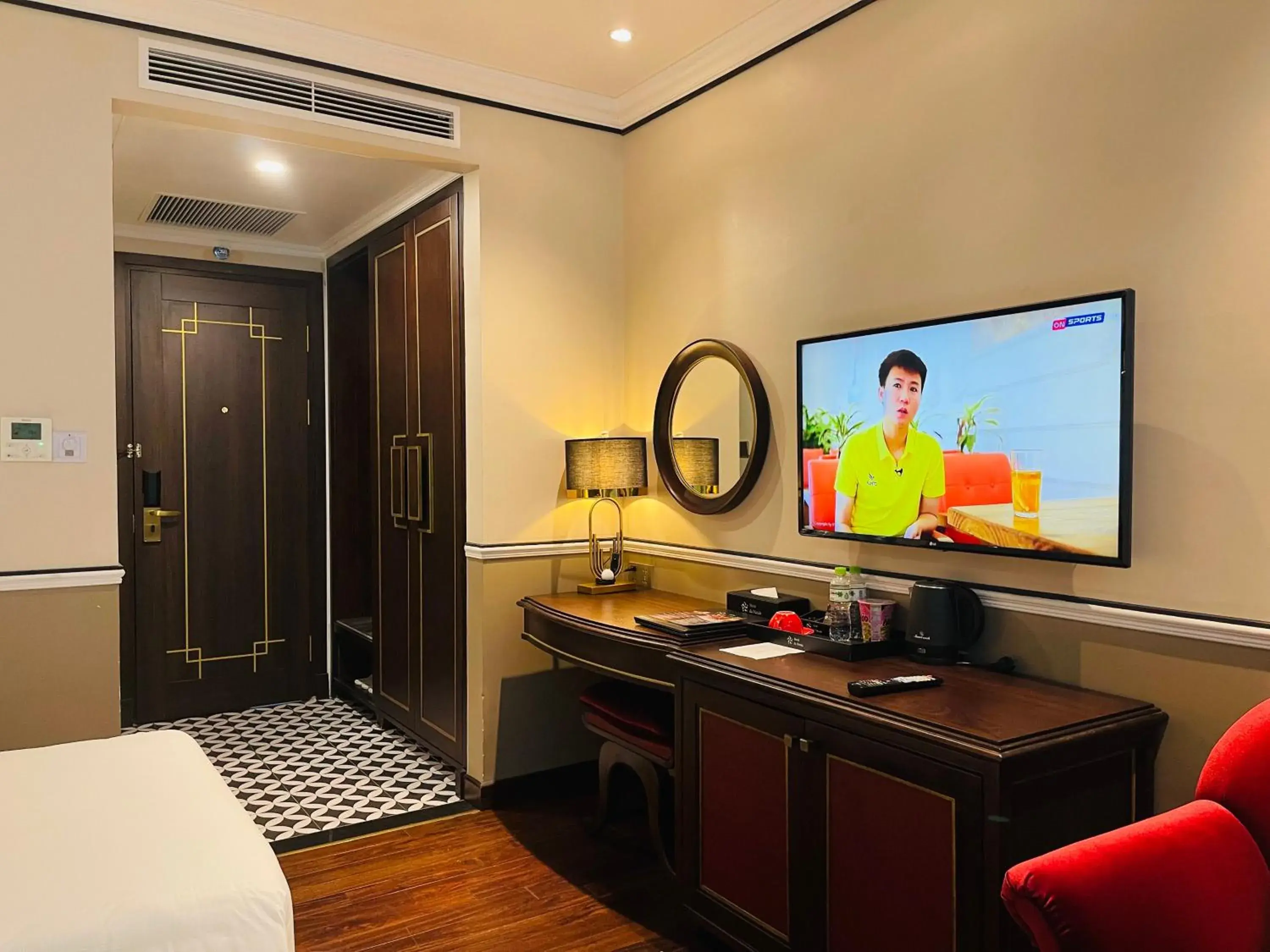 TV and multimedia, Bed in Hotel du Monde Art TV and multimedia, Bed in Hotel du Monde Art