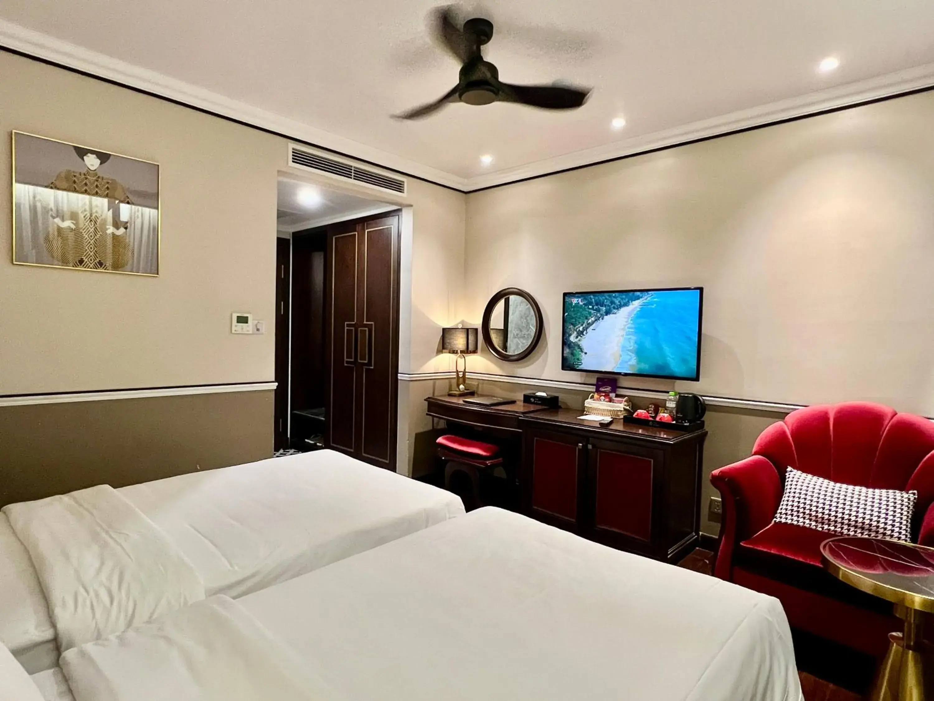 Bed in Hotel du Monde Art Bed in Hotel du Monde Art