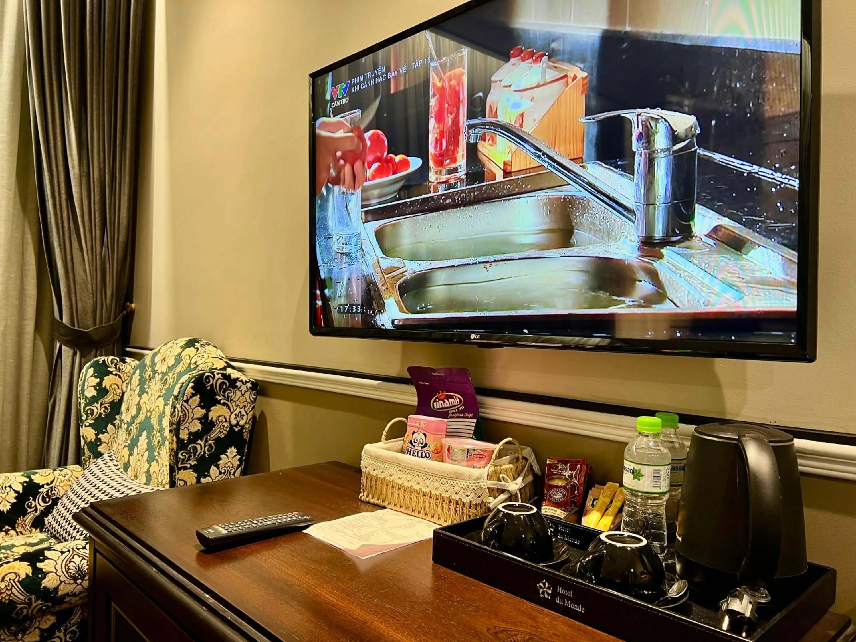 TV and multimedia in Hotel du Monde Art