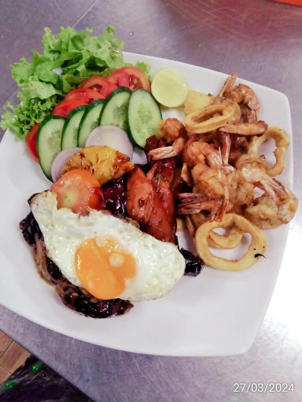 Restaurant/places to eat in Nilakma Lagoon