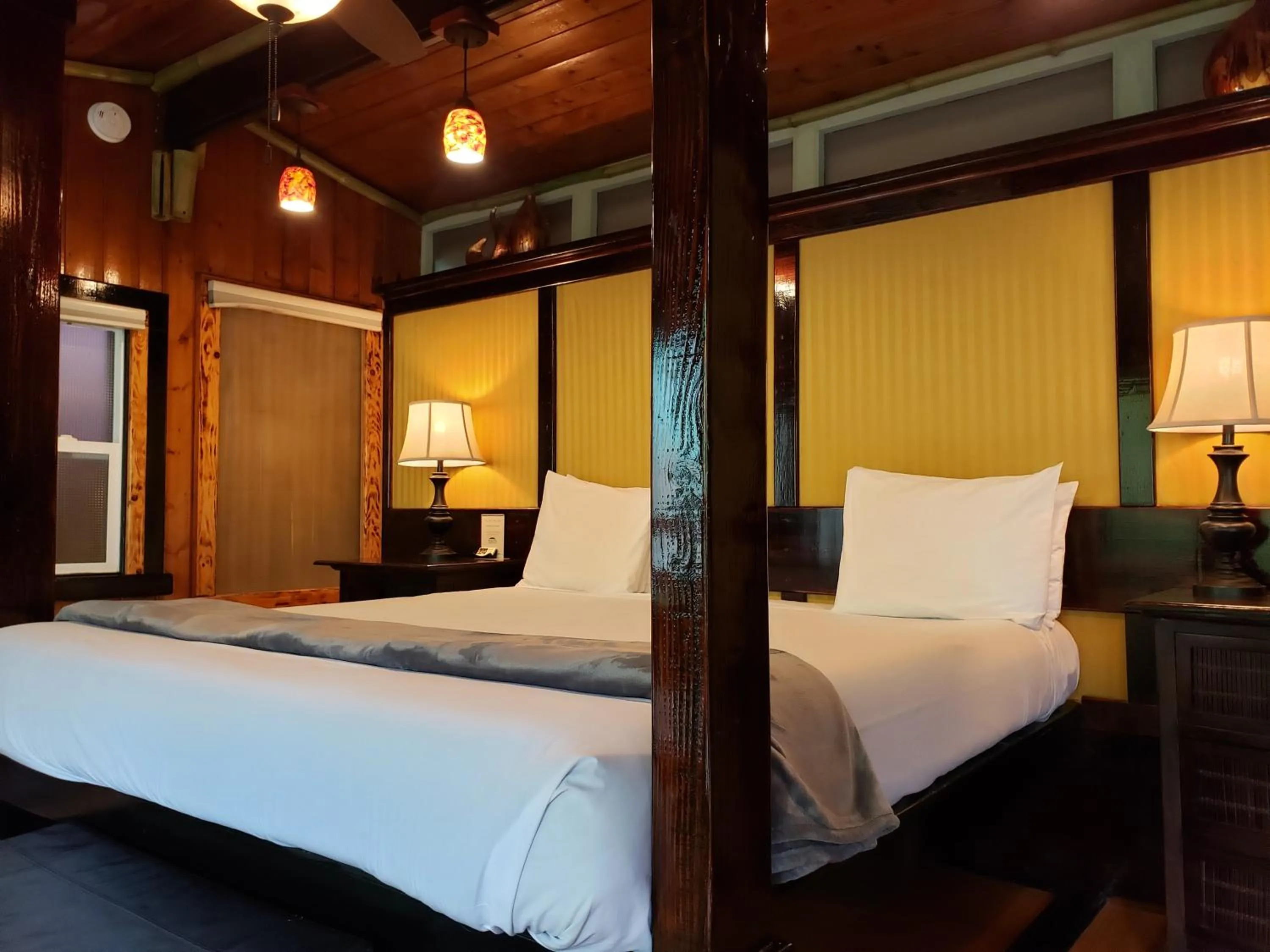 Bedroom, Bed in Chalet Kilauea